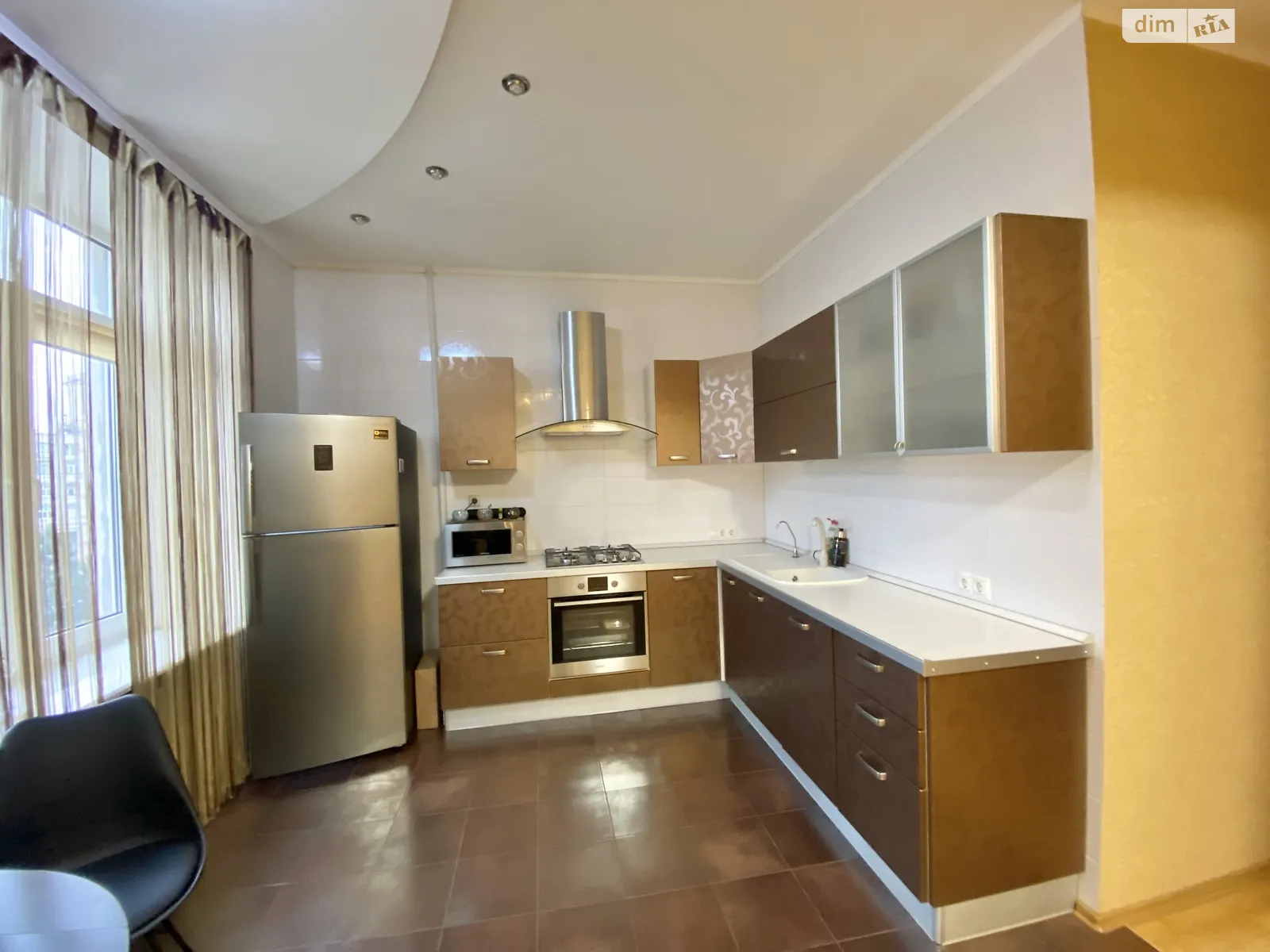 2-кімнатна квартира 63 кв. м у Запоріжжі, цена: 11000 грн