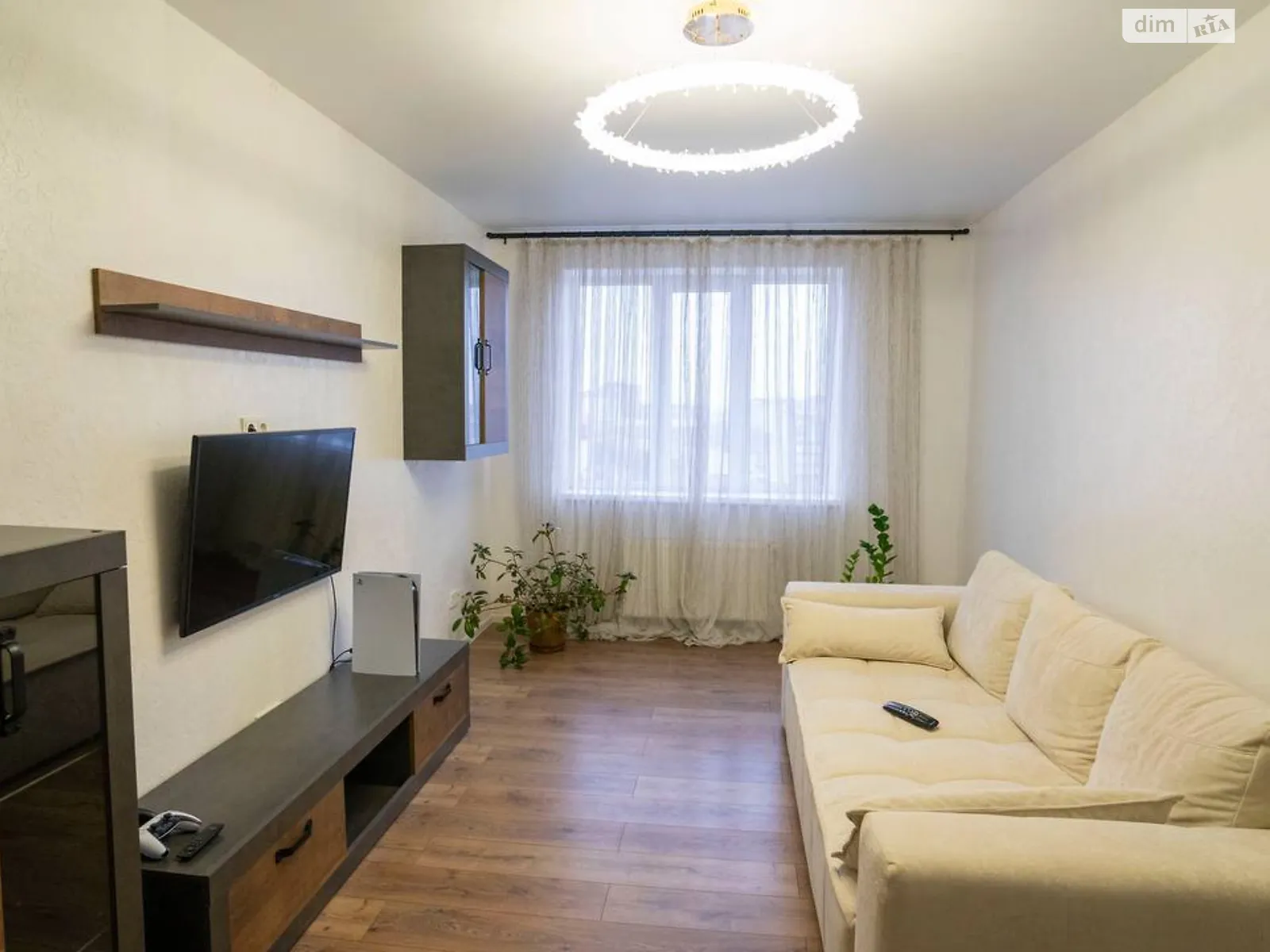 Продается 2-комнатная квартира 66.4 кв. м в Ивано-Франковске, ул. Высочана Семена, 18 корпус 1