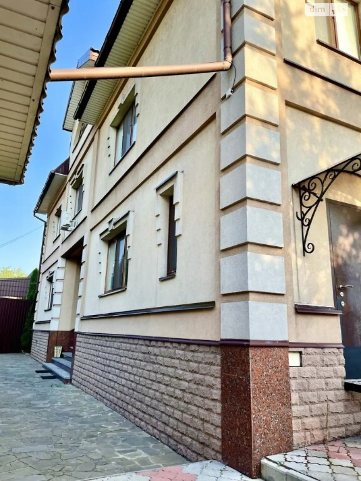 Продается дом на 3 этажа 540 кв. м с верандой, цена: 185000 $ - фото 1