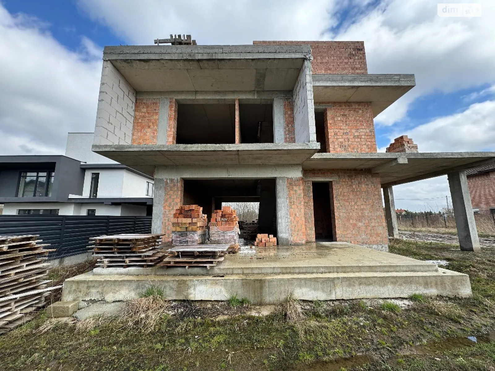 Продается дом на 3 этажа 260 кв. м с мансардой, цена: 220000 $ - фото 1