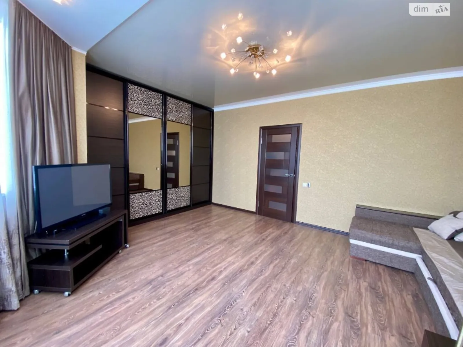 Продается 1-комнатная квартира 39.8 кв. м в Хмельницком, ул. Казацкая