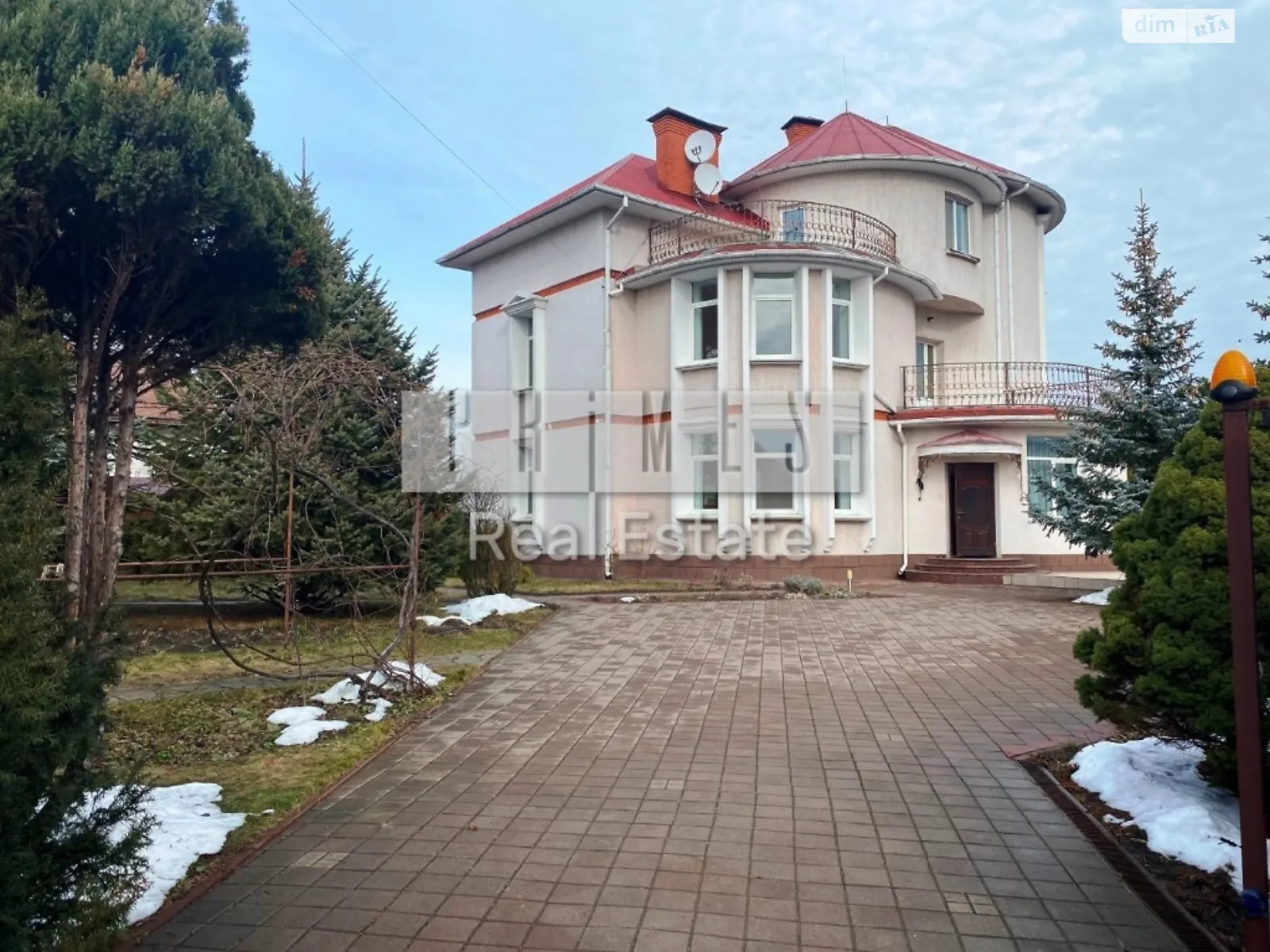 Продается дом на 3 этажа 650 кв. м с гаражом, цена: 370000 $ - фото 1