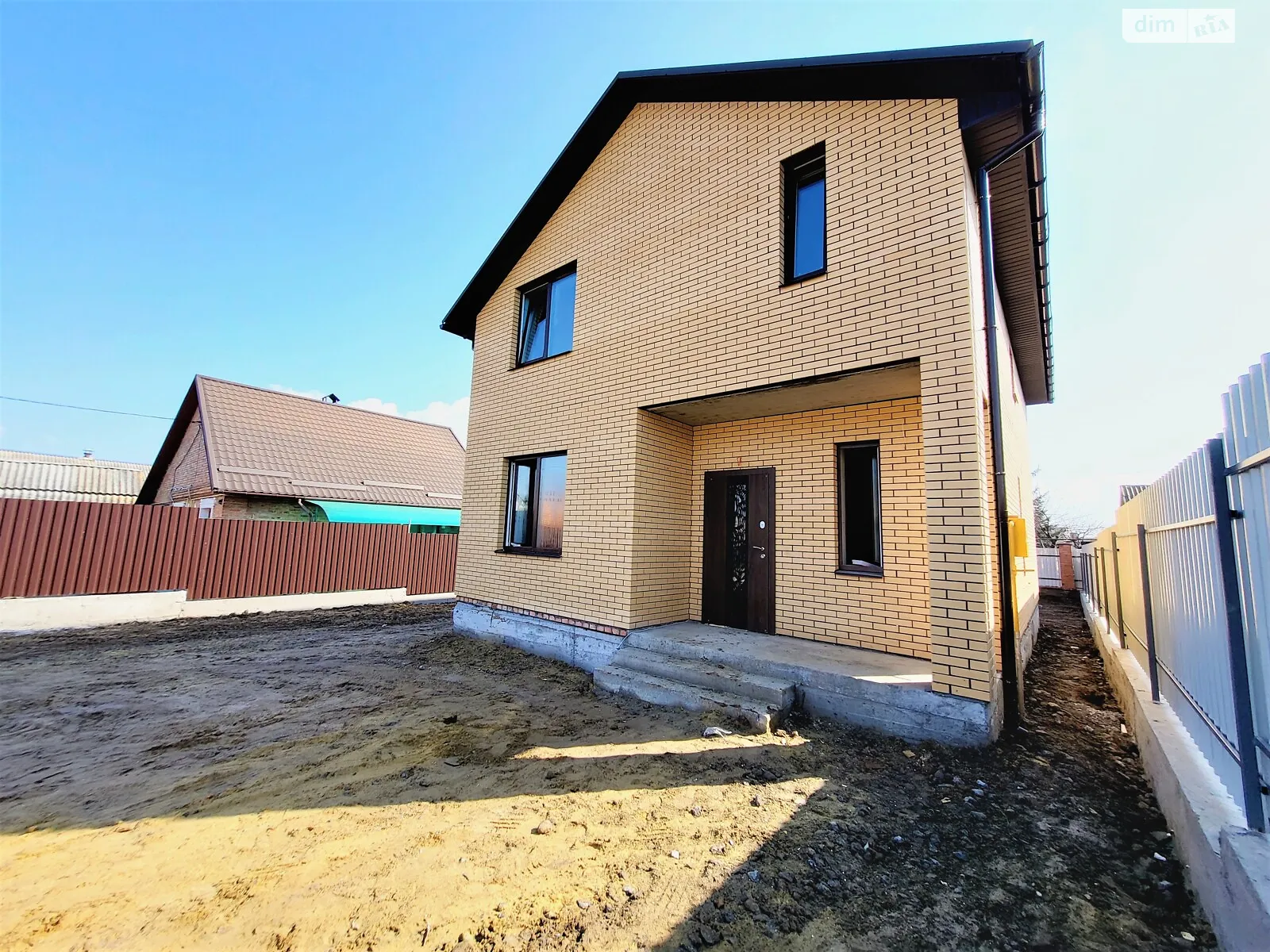 Продается дом на 2 этажа 125 кв. м с садом, цена: 130000 $ - фото 1