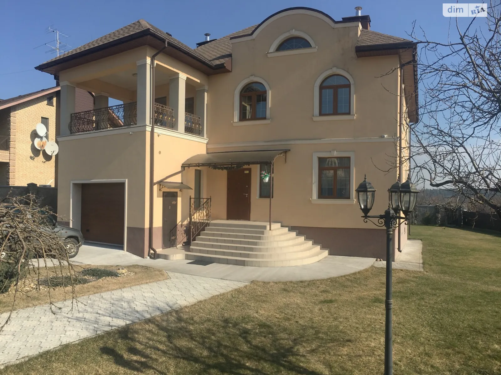 Продается дом на 3 этажа 300 кв. м с беседкой, цена: 385000 $ - фото 1