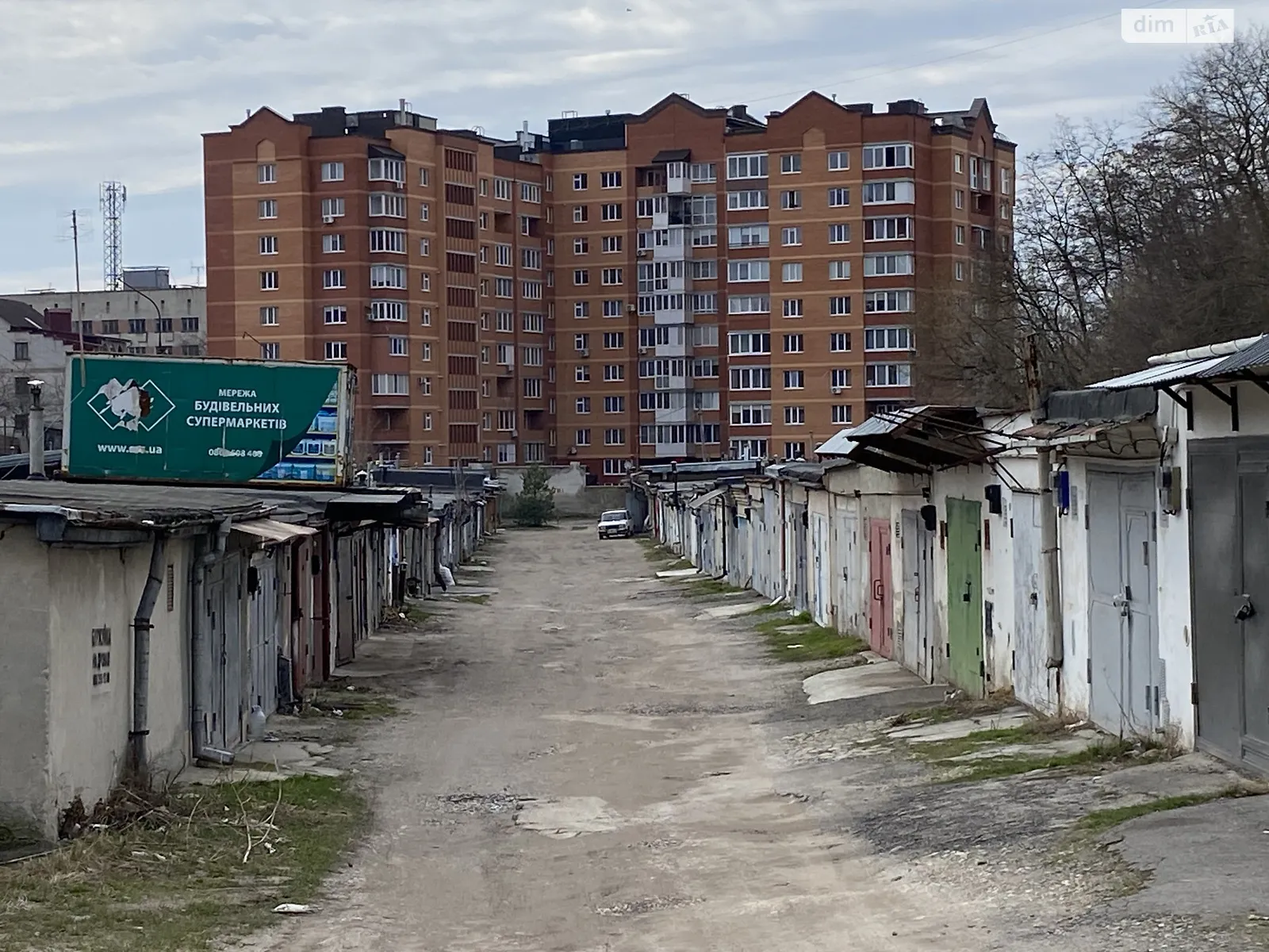 Сдается в аренду отдельно стоящий гараж под легковое авто на 20 кв. м, цена: 1400 грн