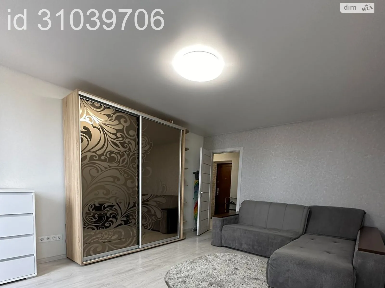 Продается 1-комнатная квартира 39.5 кв. м в Одессе, ул. Ильфа и Петрова, 39