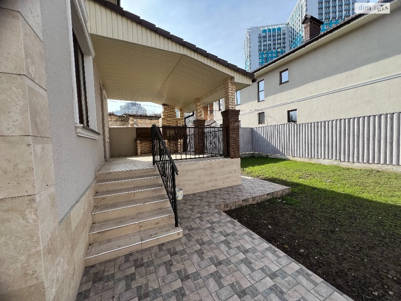 Продается дом на 2 этажа 192 кв. м с террасой, цена: 275000 $ - фото 1