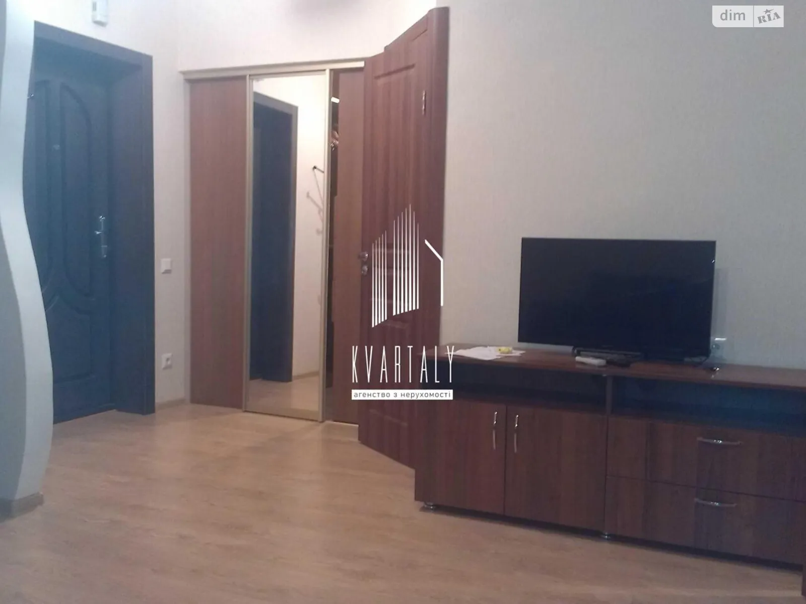 Здається в оренду кімната 40 кв. м у Києві, цена: 14500 грн