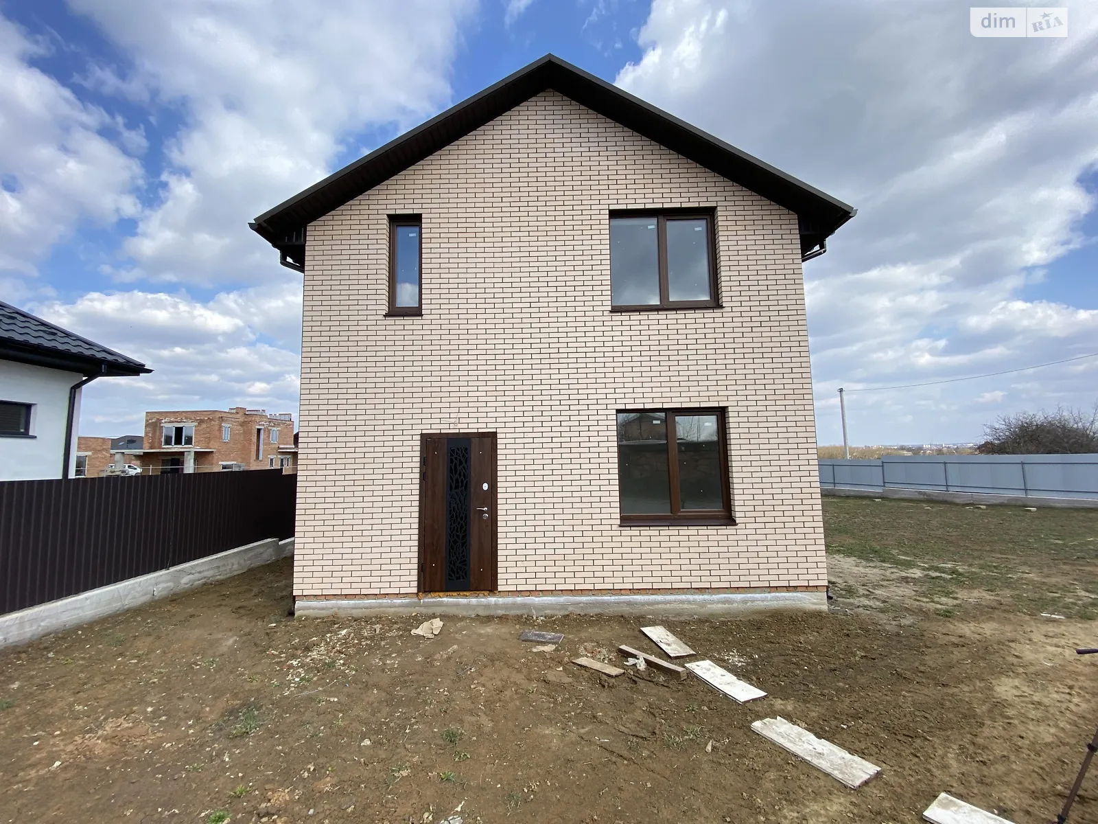 Продается дом на 2 этажа 120 кв. м с гаражом, цена: 85000 $ - фото 1