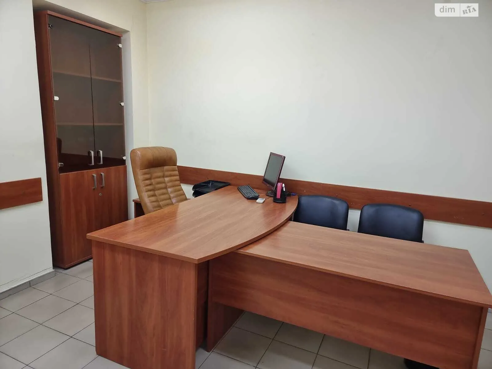 Продається офіс 37 кв. м в бізнес-центрі, цена: 45000 $ - фото 1