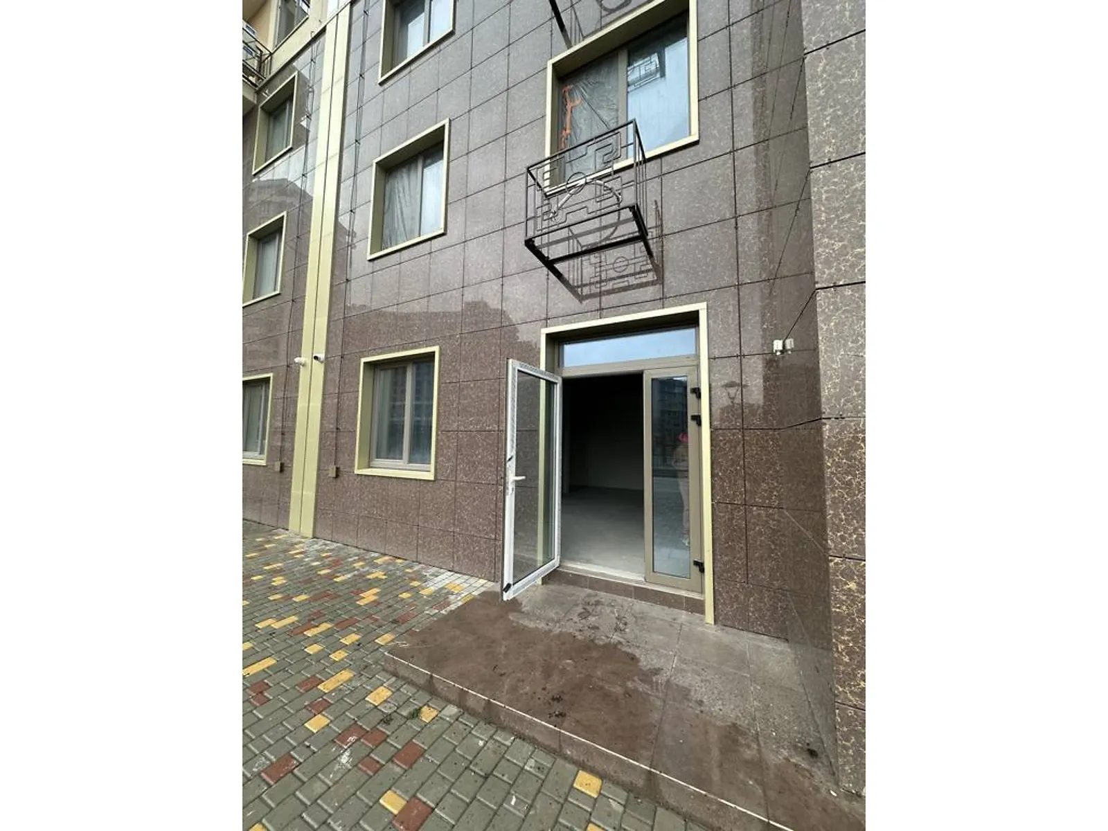 Продается офис 62.34 кв. м в бизнес-центре, цена: 75000 $ - фото 1