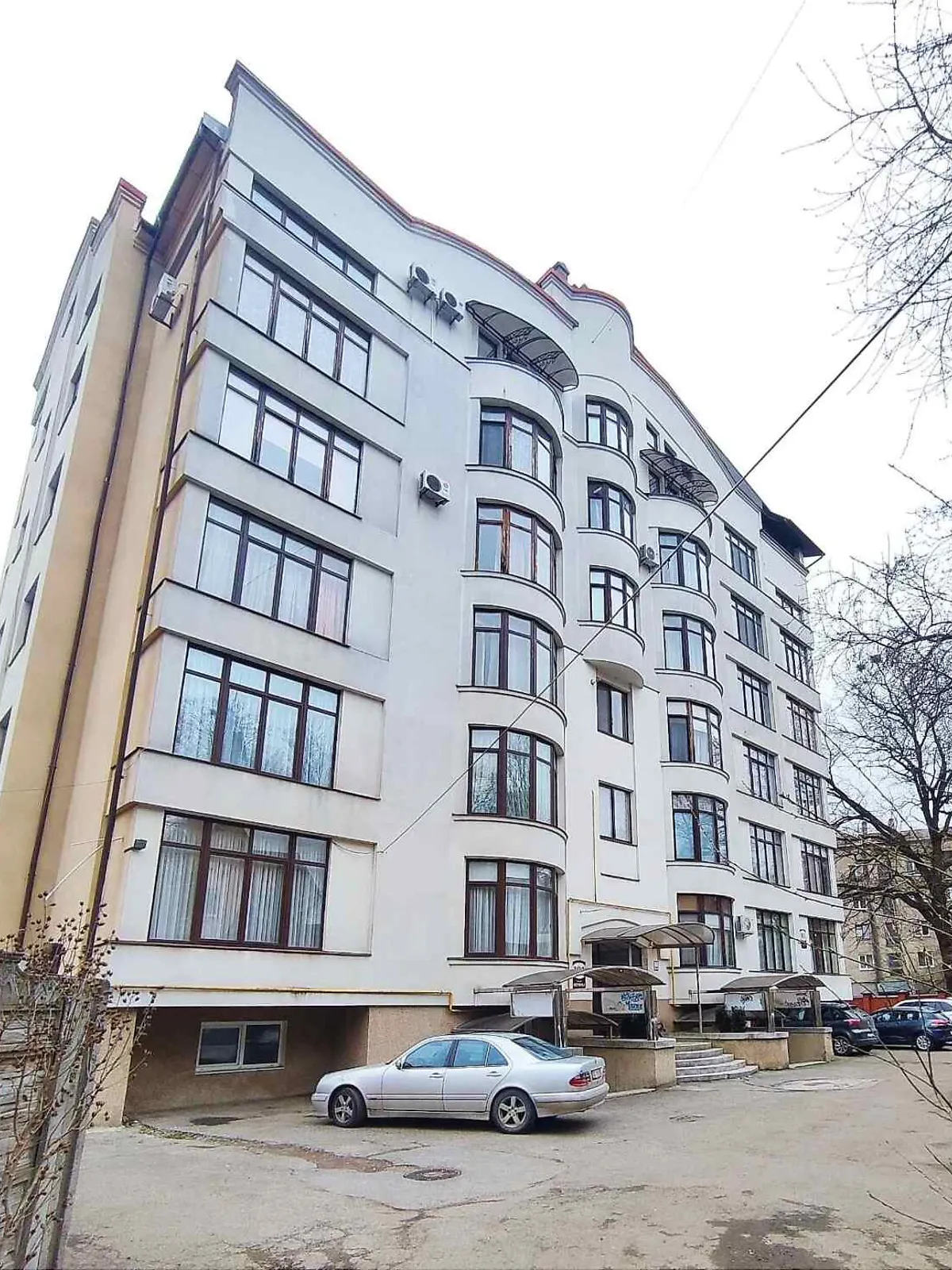 Продается 3-комнатная квартира 150 кв. м в Ивано-Франковске, ул. Тараса Шевченко