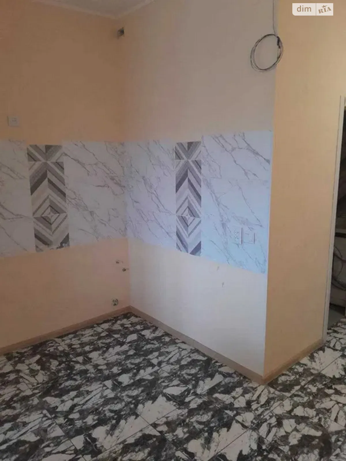 Продается 1-комнатная квартира 32 кв. м в Царском Селе 2, цена: 25000 $ - фото 1