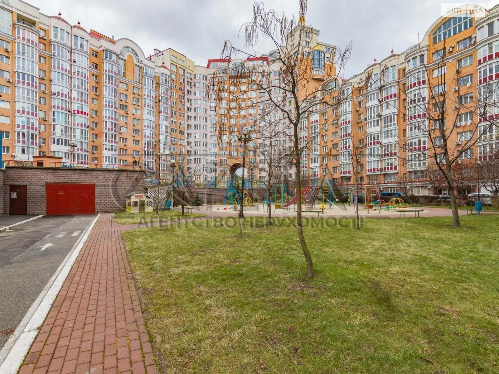 Продается 3-комнатная квартира 93 кв. м в Киеве, просп. Владимира Ивасюка, 4