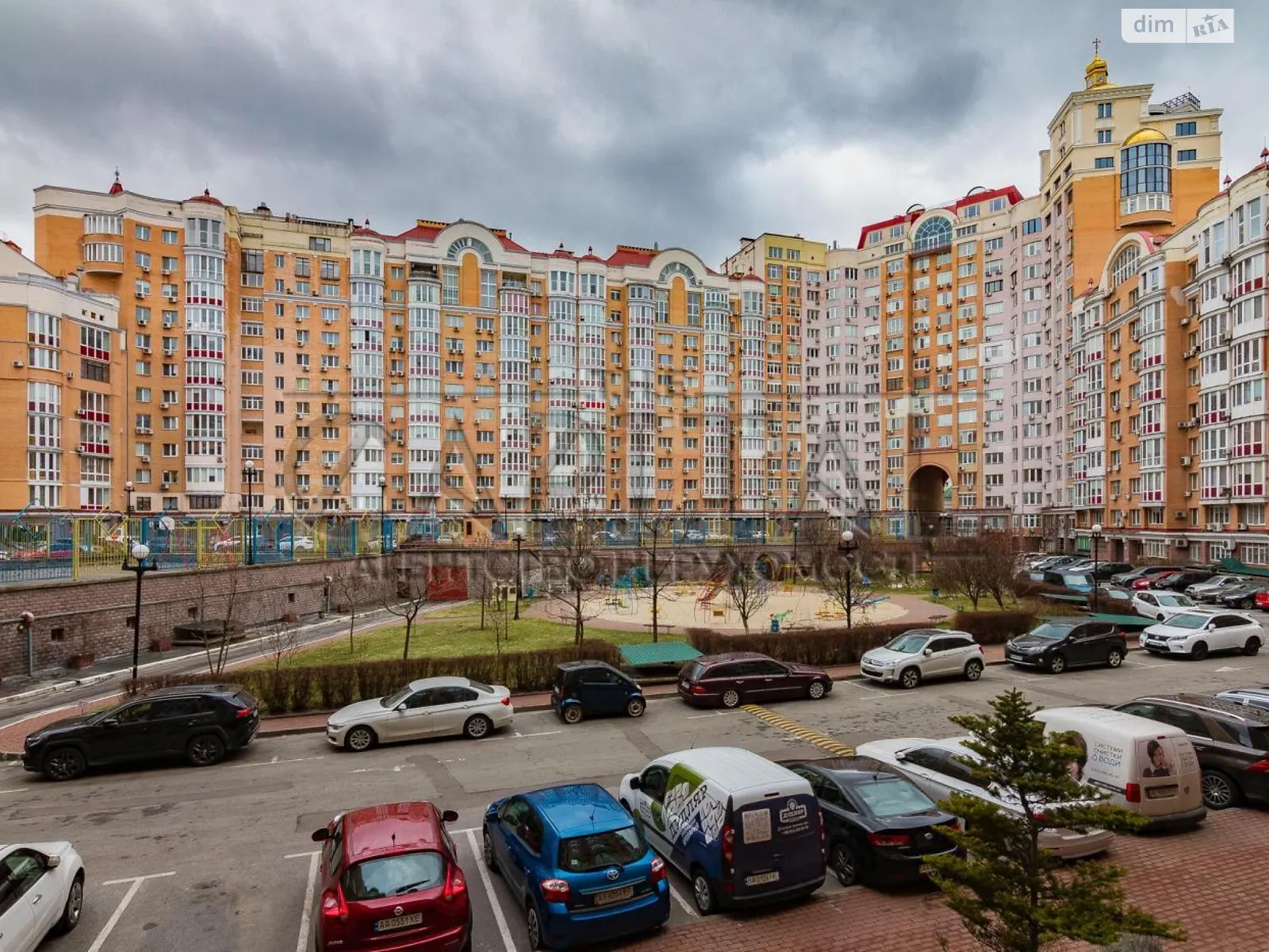 Продается 3-комнатная квартира 93 кв. м в Киеве, просп. Владимира Ивасюка, 4 корпус 3