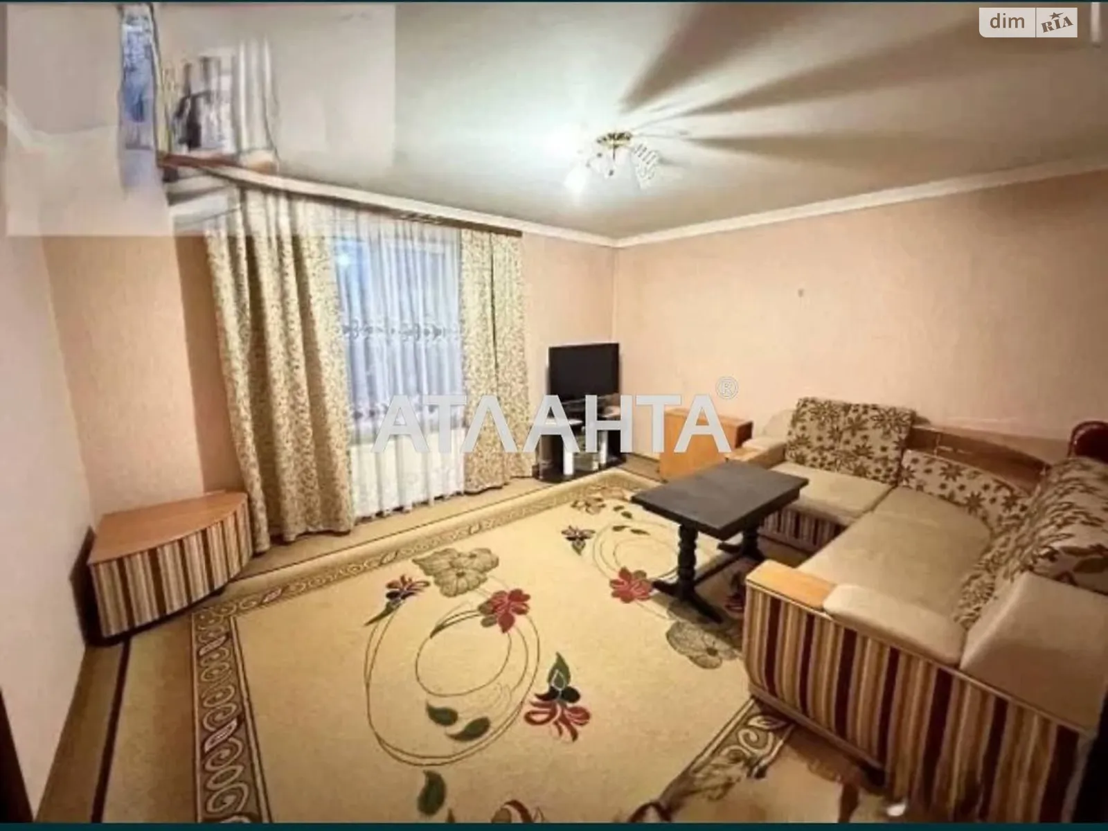 Продается 3-комнатная квартира 65 кв. м в Черновцах - фото 1