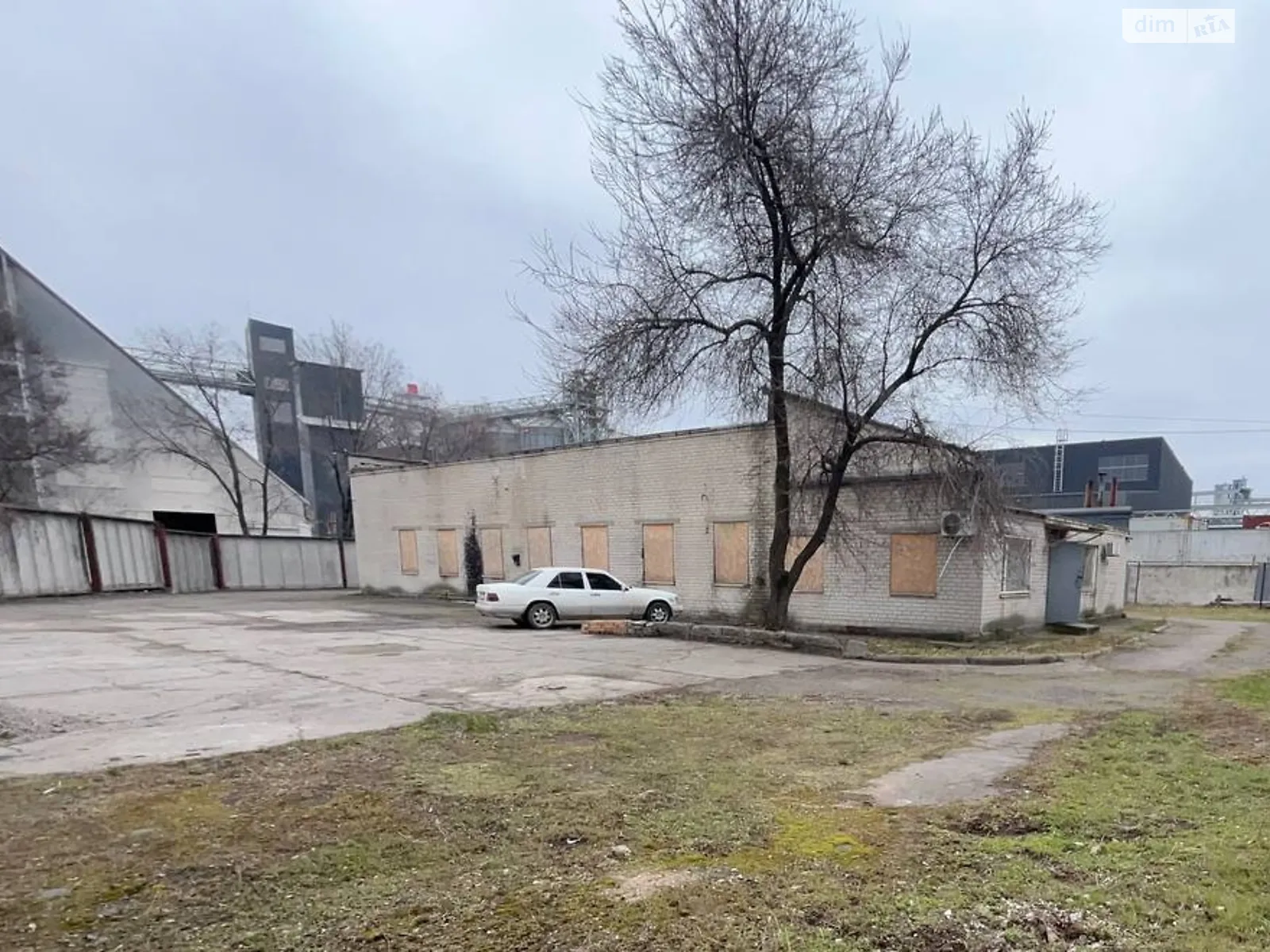 Здається в оренду приміщення вільного призначення 330 кв. м в 1-поверховій будівлі, цена: 26400 грн