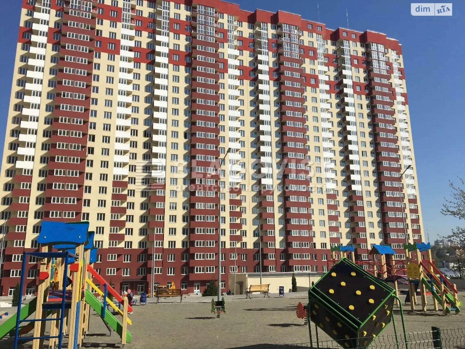 Продается 3-комнатная квартира 98 кв. м в Киеве, пер. Ясиноватский, 10