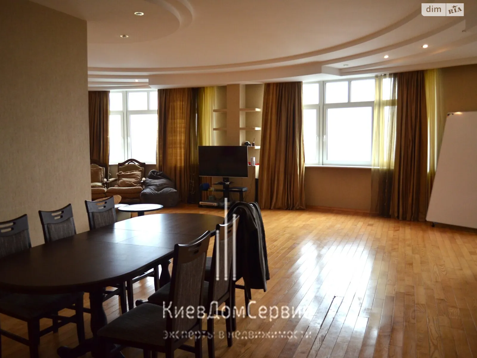 Продается 5-комнатная квартира 264 кв. м в Киеве, бул. Леси Украинки, 23