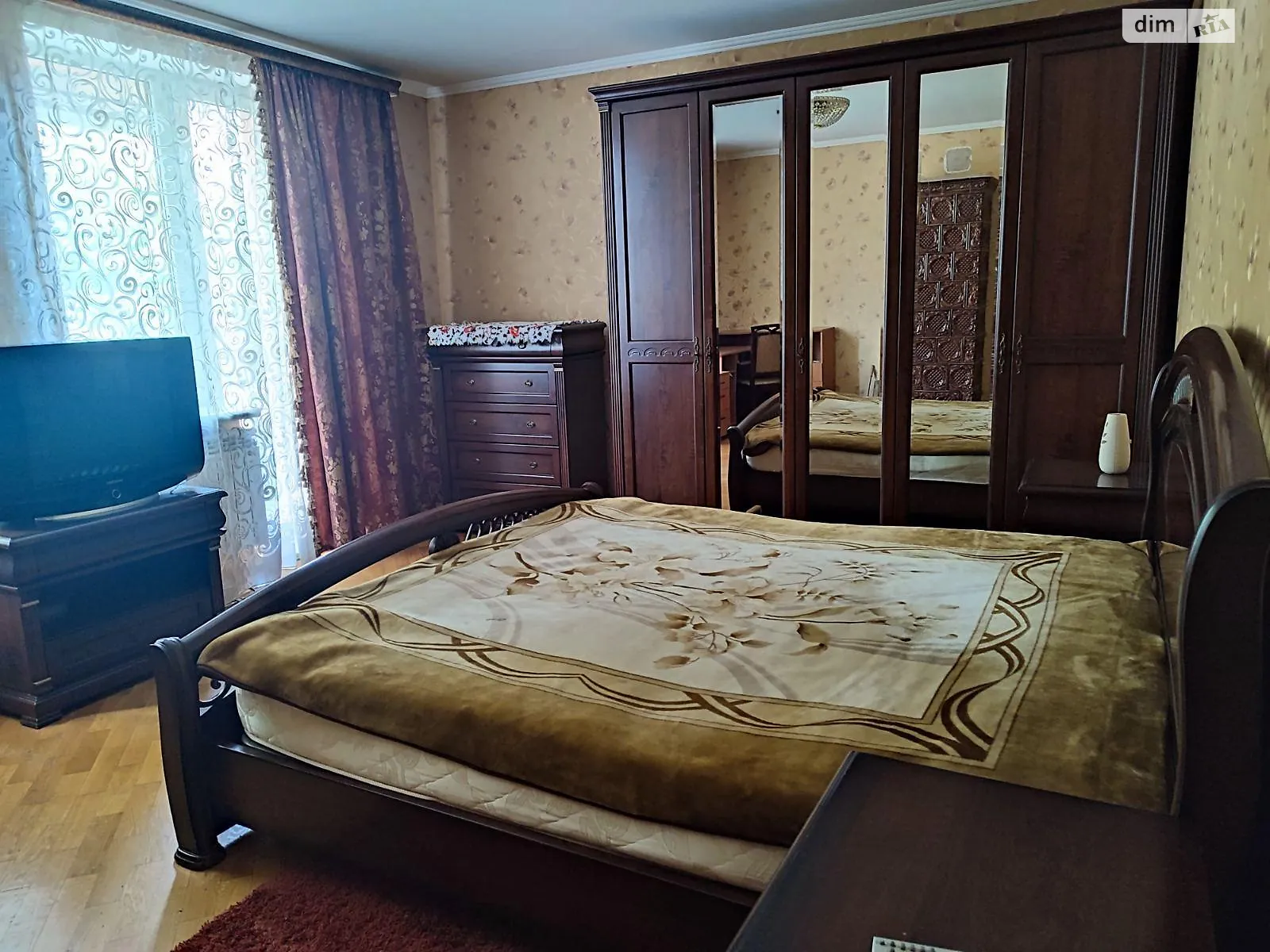 Сдается в аренду дом на 2 этажа 240 кв. м с верандой, цена: 700 $