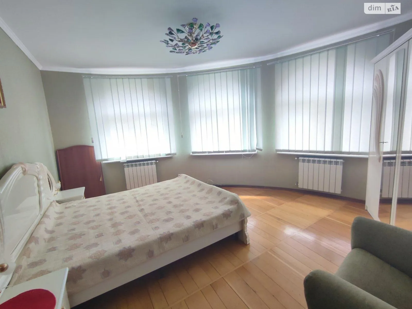 Сдается в аренду дом на 2 этажа 240 кв. м с мансардой, цена: 700 $ - фото 1