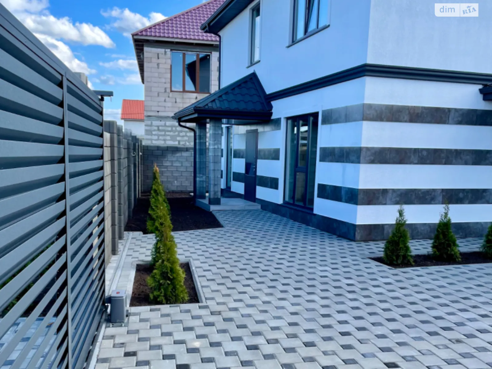 Продается дом на 2 этажа 130 кв. м с камином, цена: 105000 $ - фото 1