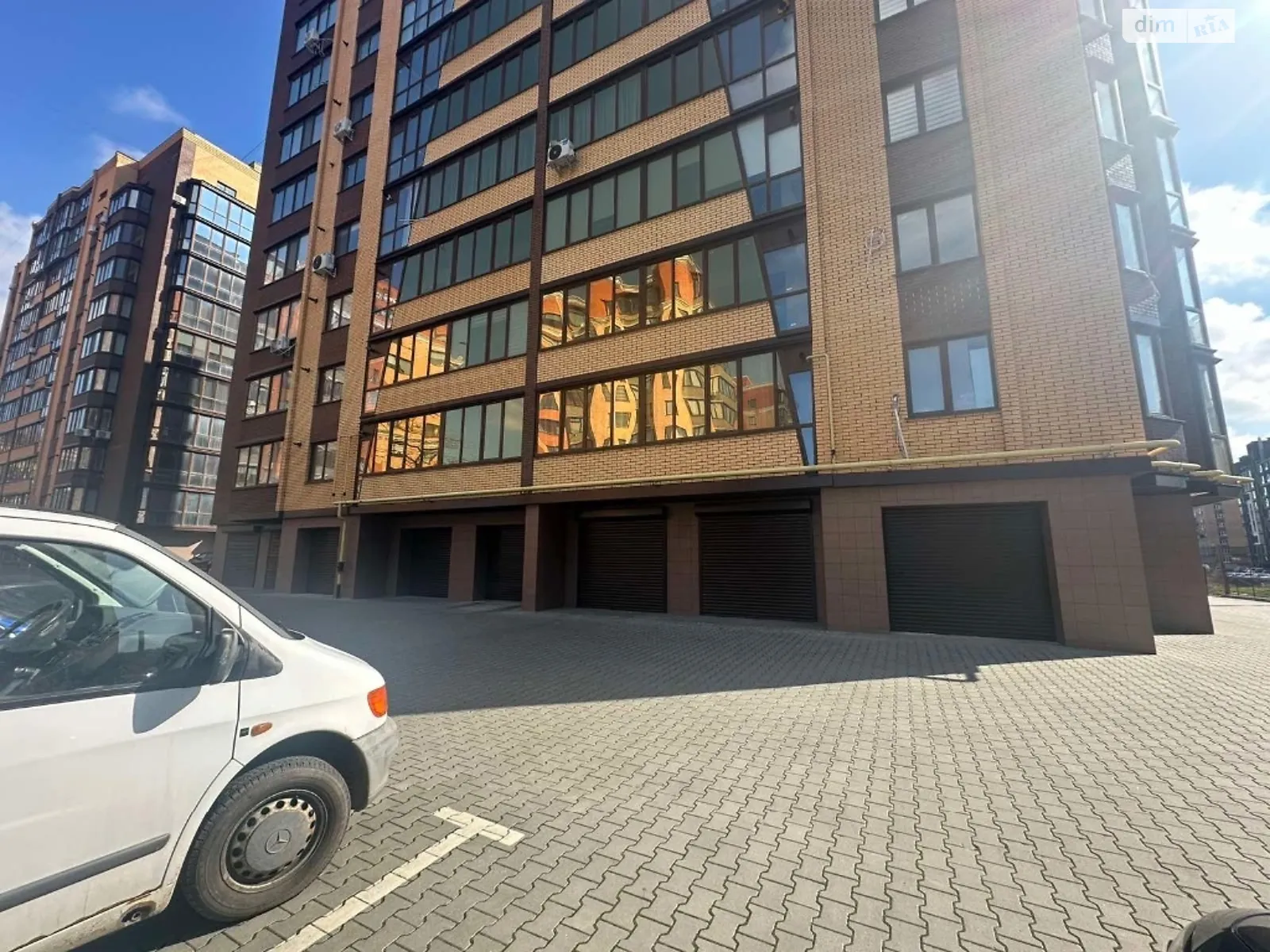 Продается подземный паркинг под легковое авто на 32 кв. м, цена: 27000 $ - фото 1