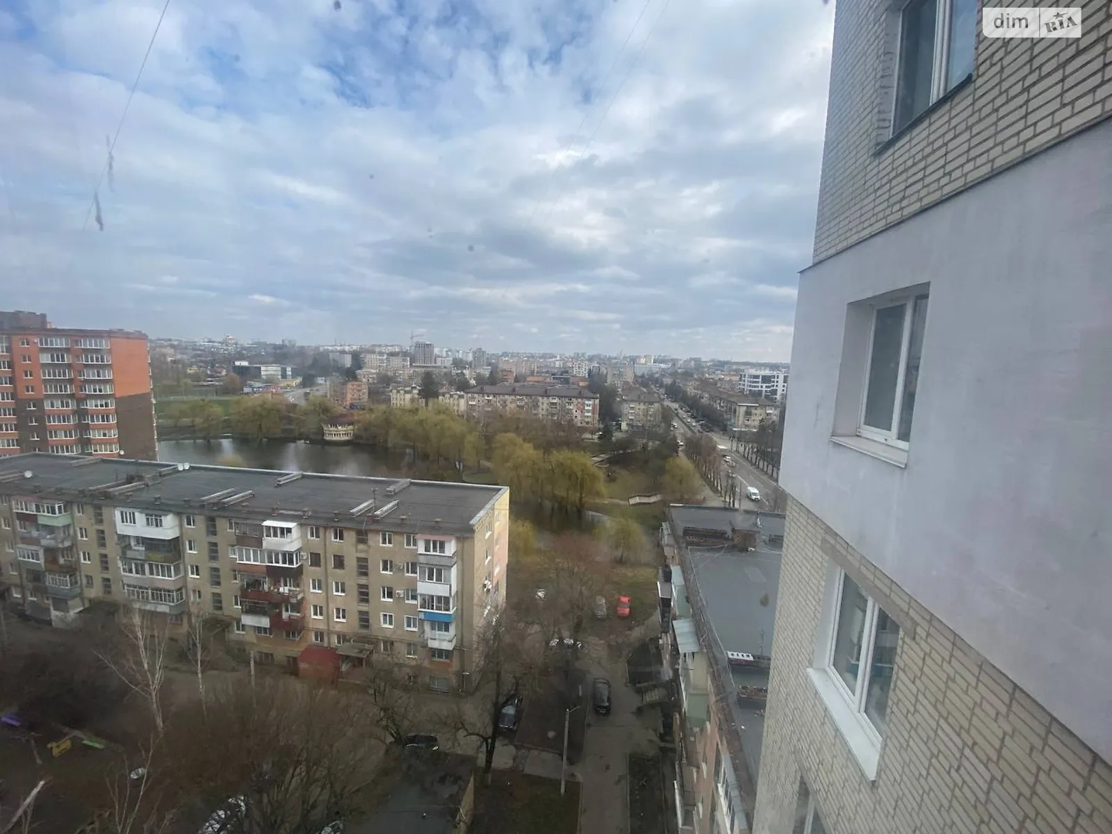 Продается 1-комнатная квартира 34 кв. м в Ровно, ул. Небесной Сотни