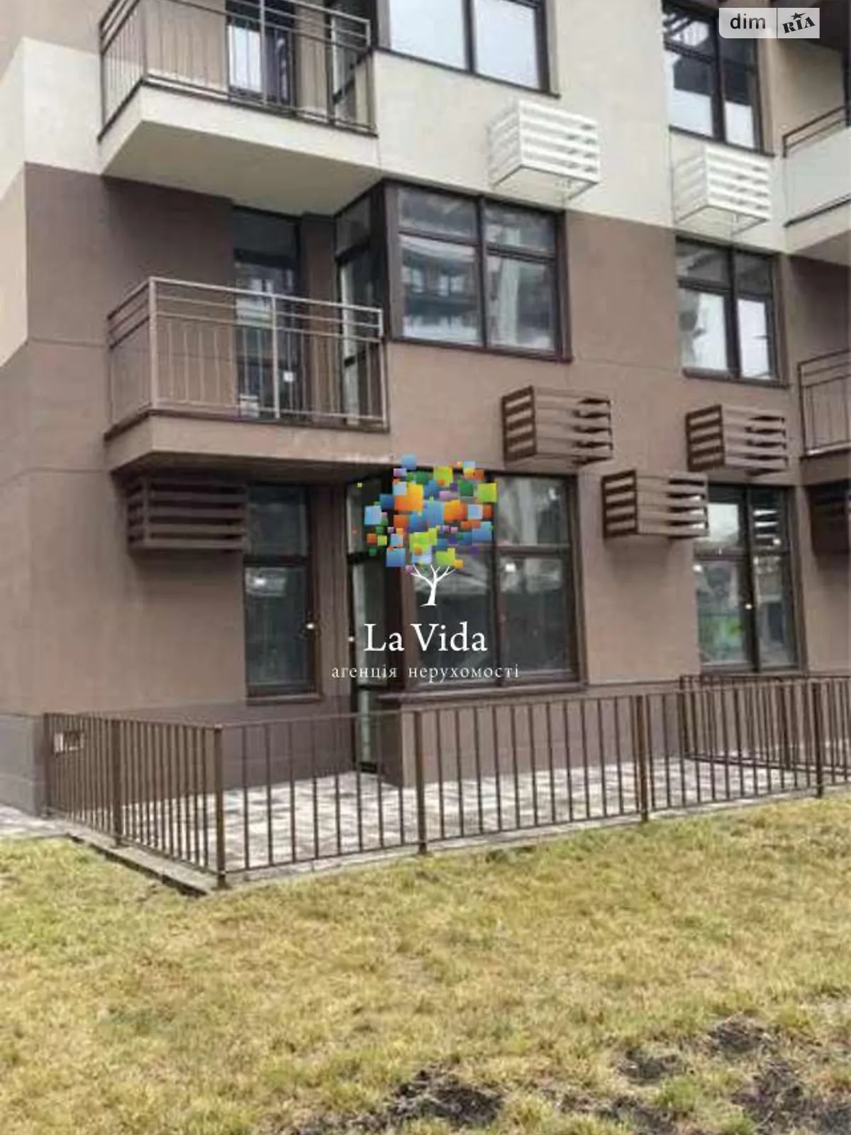 Продается 3-комнатная квартира 87 кв. м в Киеве, ул. Александра Олеся, 1