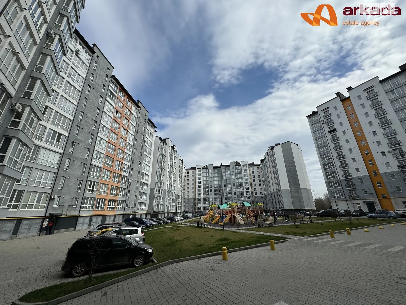 Продается 2-комнатная квартира 70 кв. м в Ивано-Франковске, ул. Химиков, 35 - фото 1