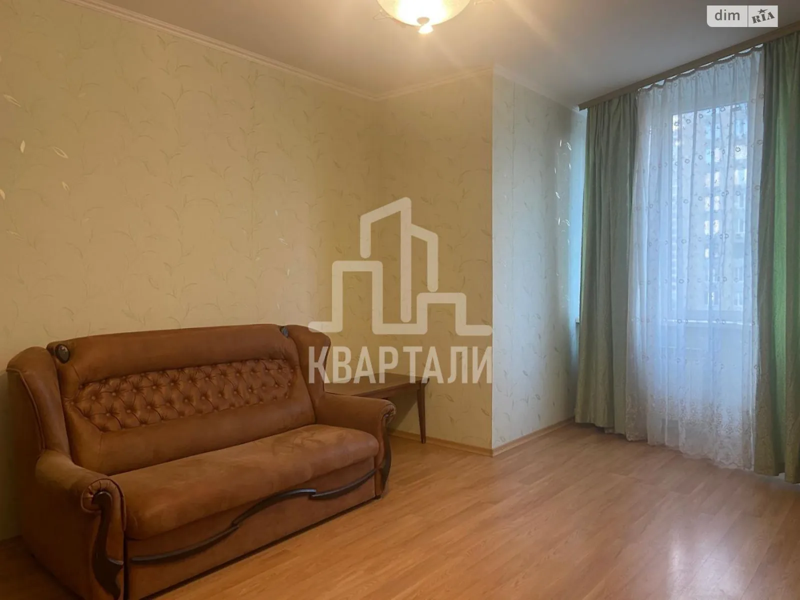 Продается 2-комнатная квартира 72 кв. м в Киеве, ул. Урловская, 21