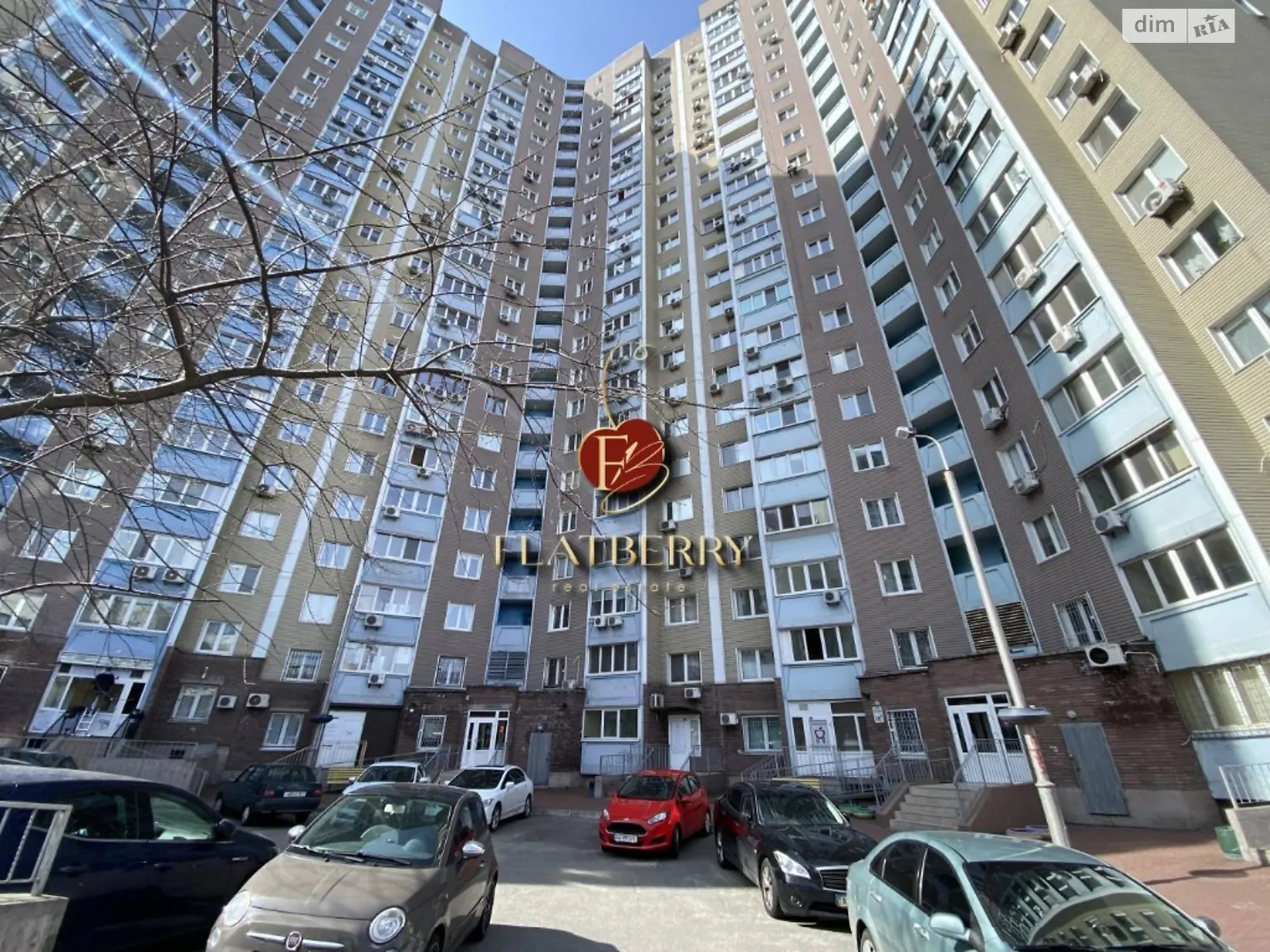 Продается 1-комнатная квартира 47 кв. м в Киеве, просп. Правды, 19А