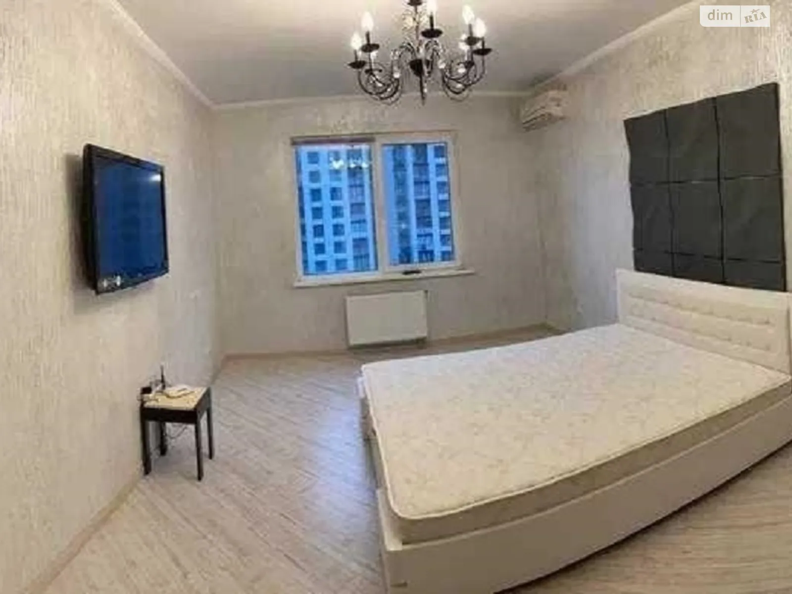 Продается 1-комнатная квартира 45 кв. м в Киеве, ул. Тираспольская, 60 - фото 1
