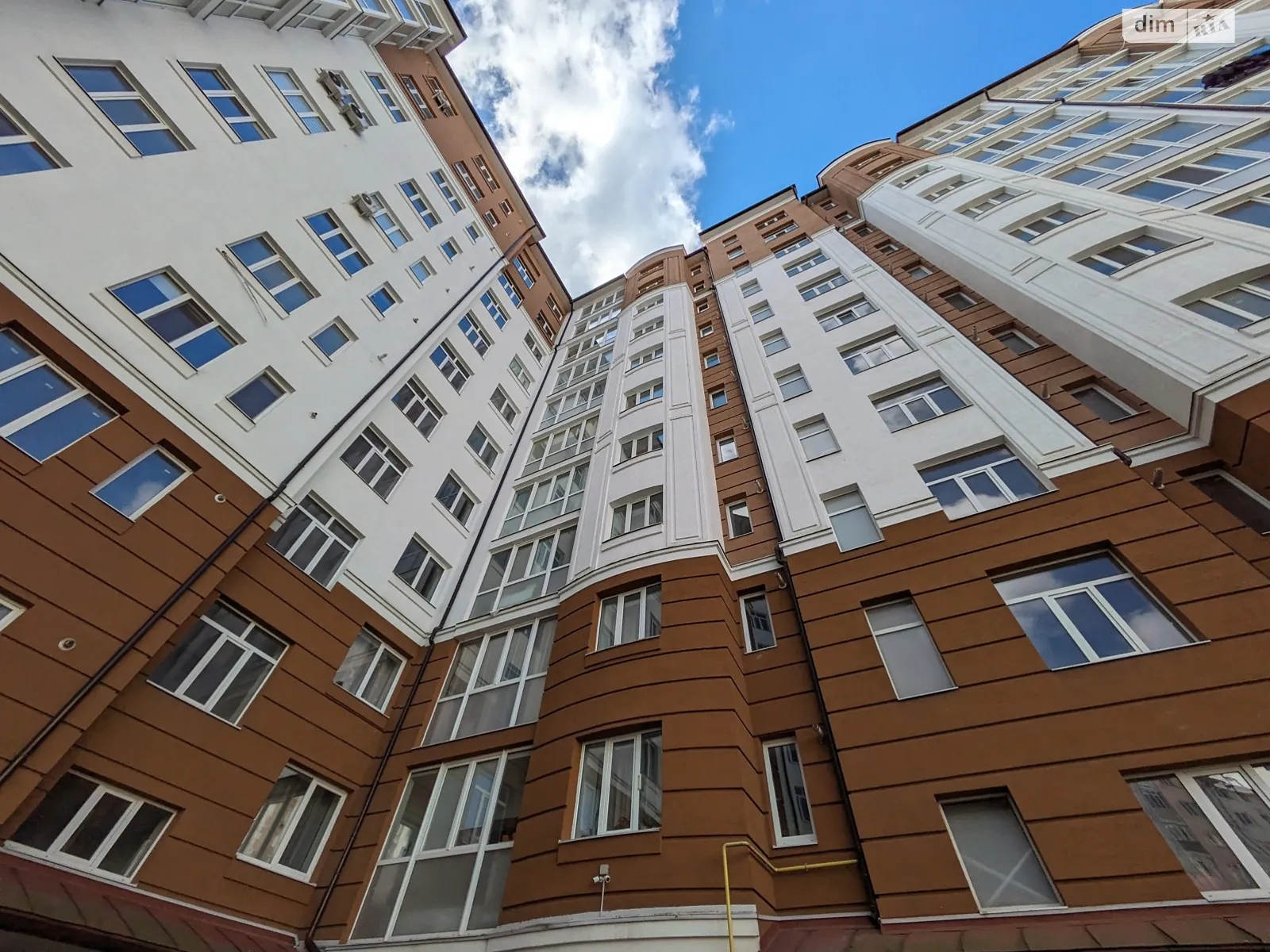 Продается 3-комнатная квартира 73.3 кв. м в Ивано-Франковске, цена: 85000 $