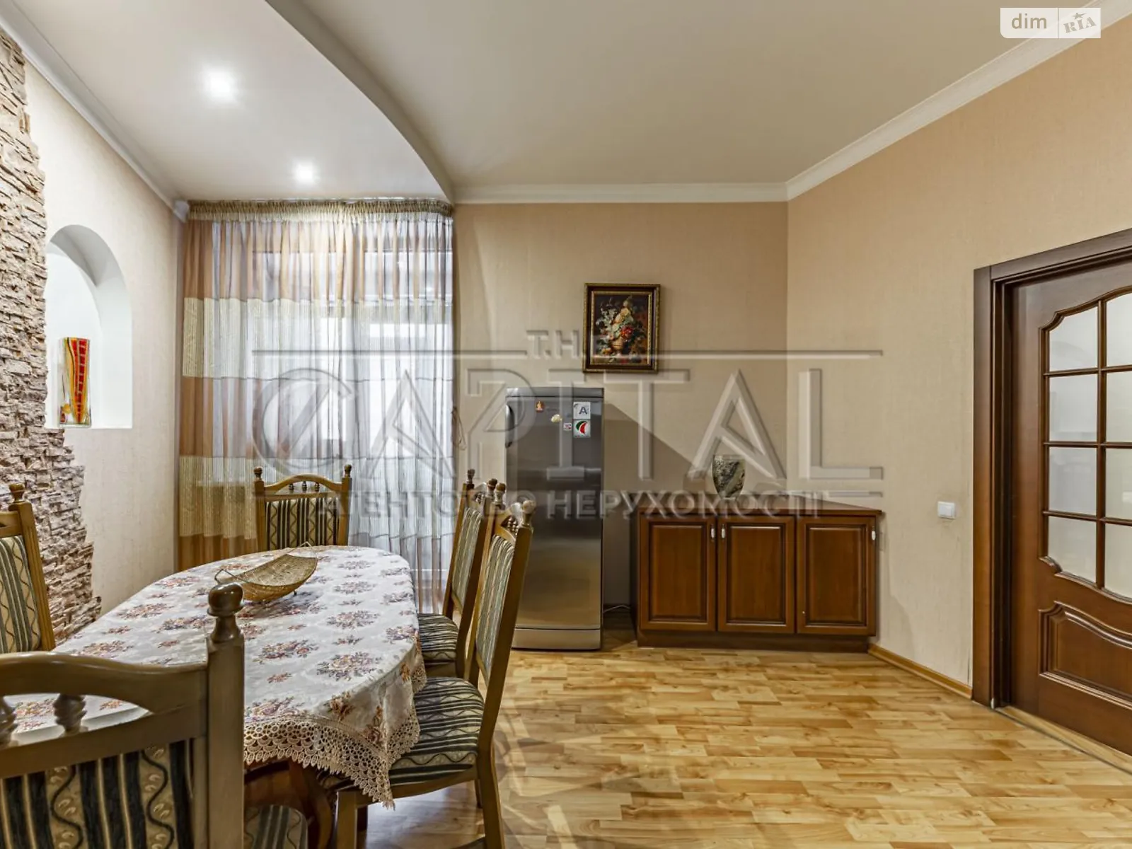 Продается 3-комнатная квартира 127 кв. м в Киеве, ул. Старонаводницкая, 6Б