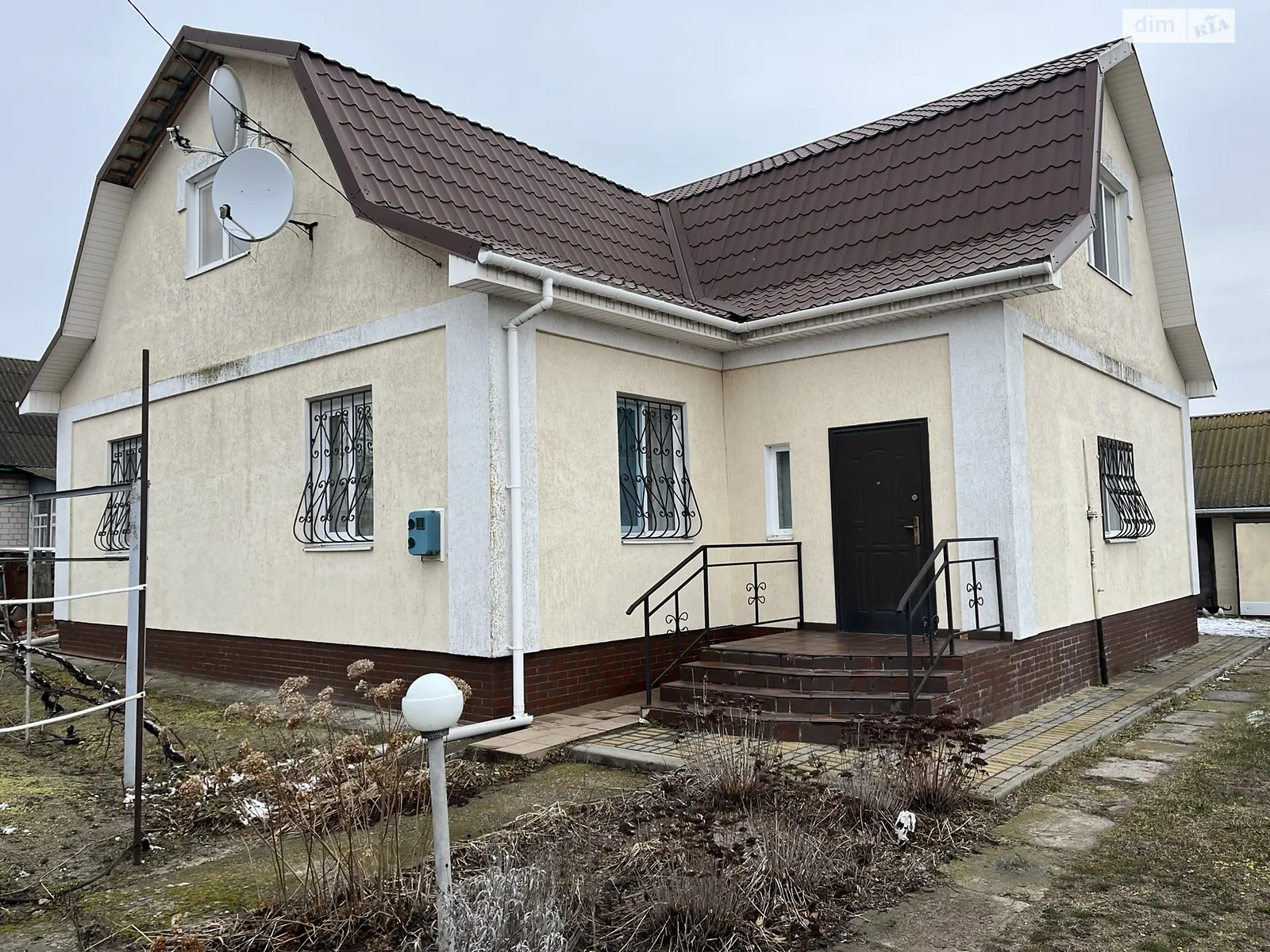 Продается дом на 2 этажа 260 кв. м с подвалом, цена: 97000 $ - фото 1