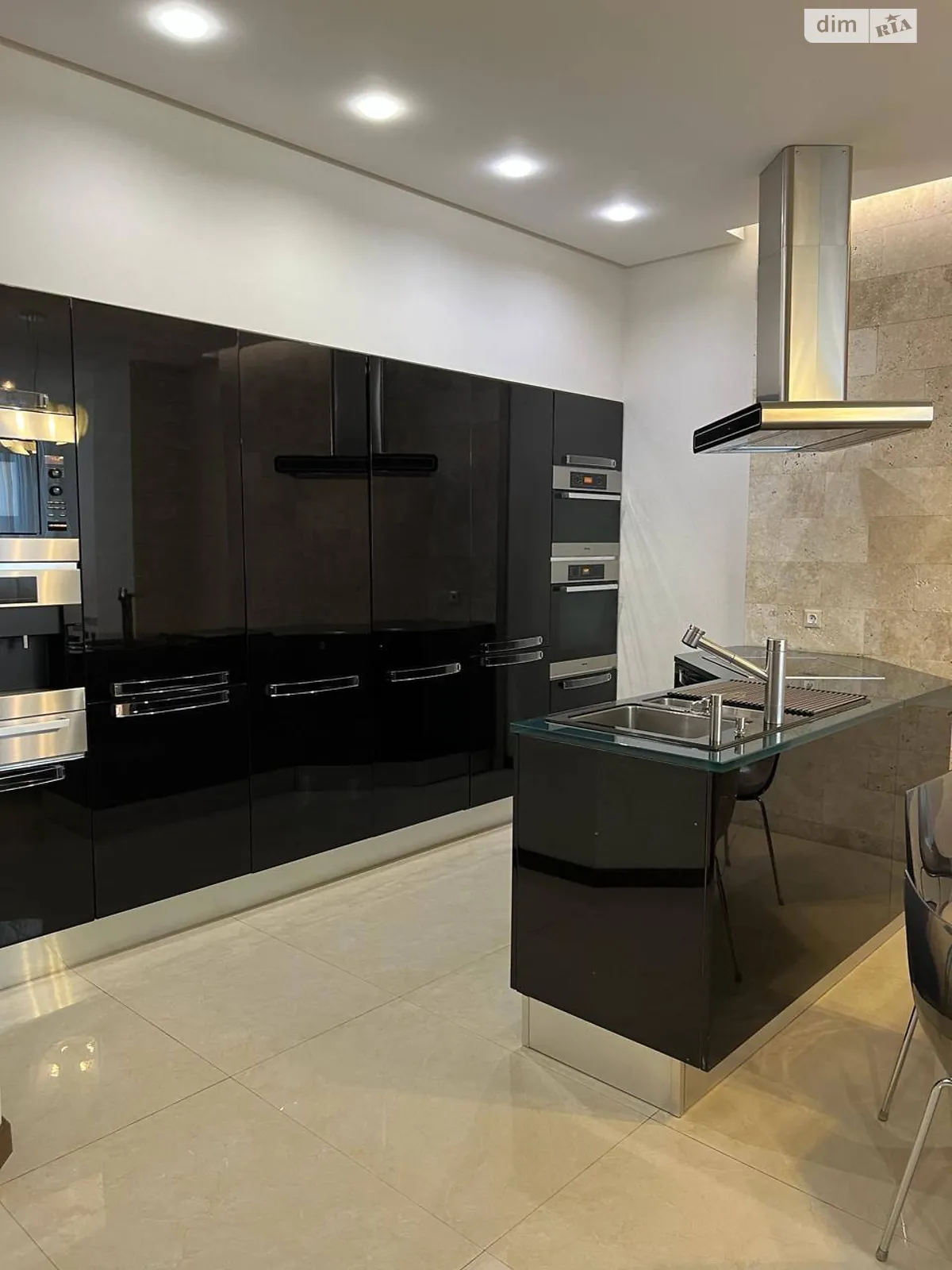 Продается 3-комнатная квартира 205 кв. м в Одессе, цена: 550000 $