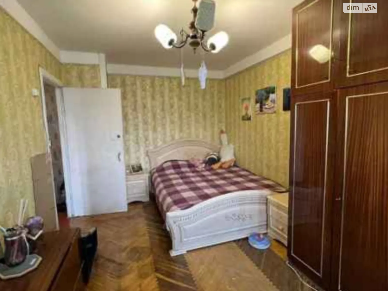 Продається 2-кімнатна квартира 45.5 кв. м у Києві, вул. Героїв Космосу, 1