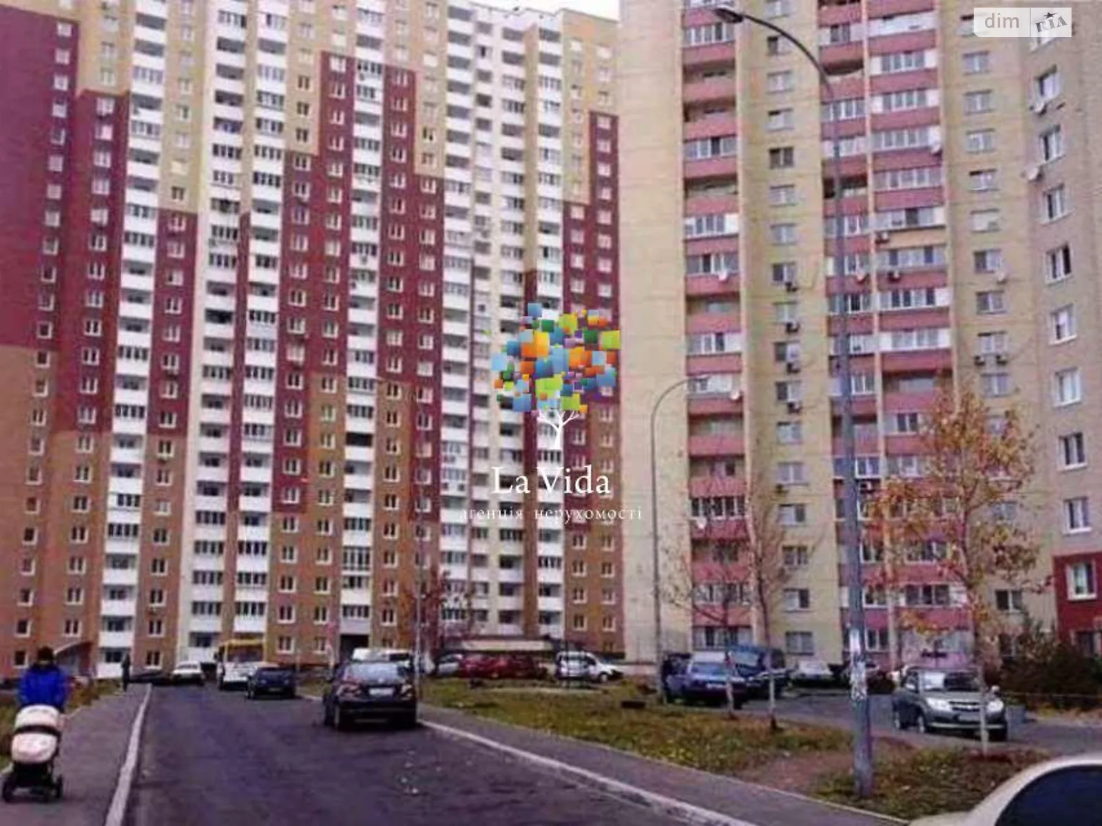 Продается 1-комнатная квартира 49 кв. м в Киеве, ул. Милославская, 16