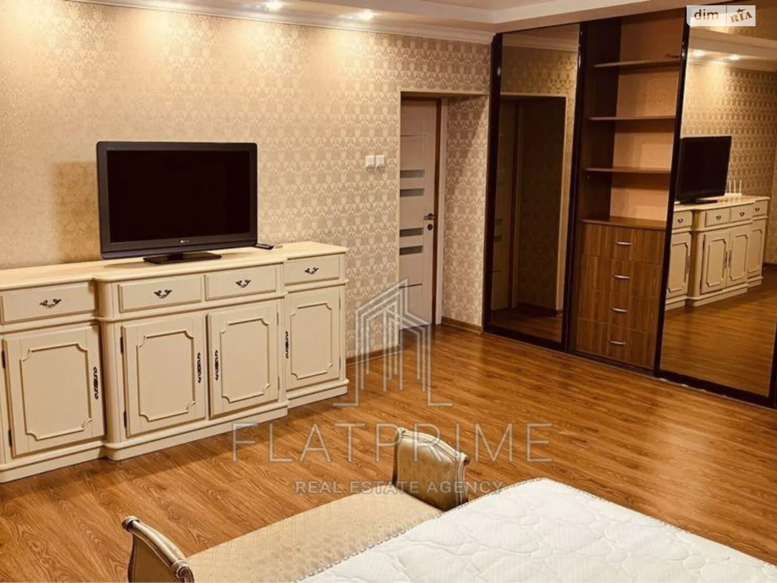 Продается 2-комнатная квартира 72 кв. м в Броварах, ул. Михаила Грушевского, 11