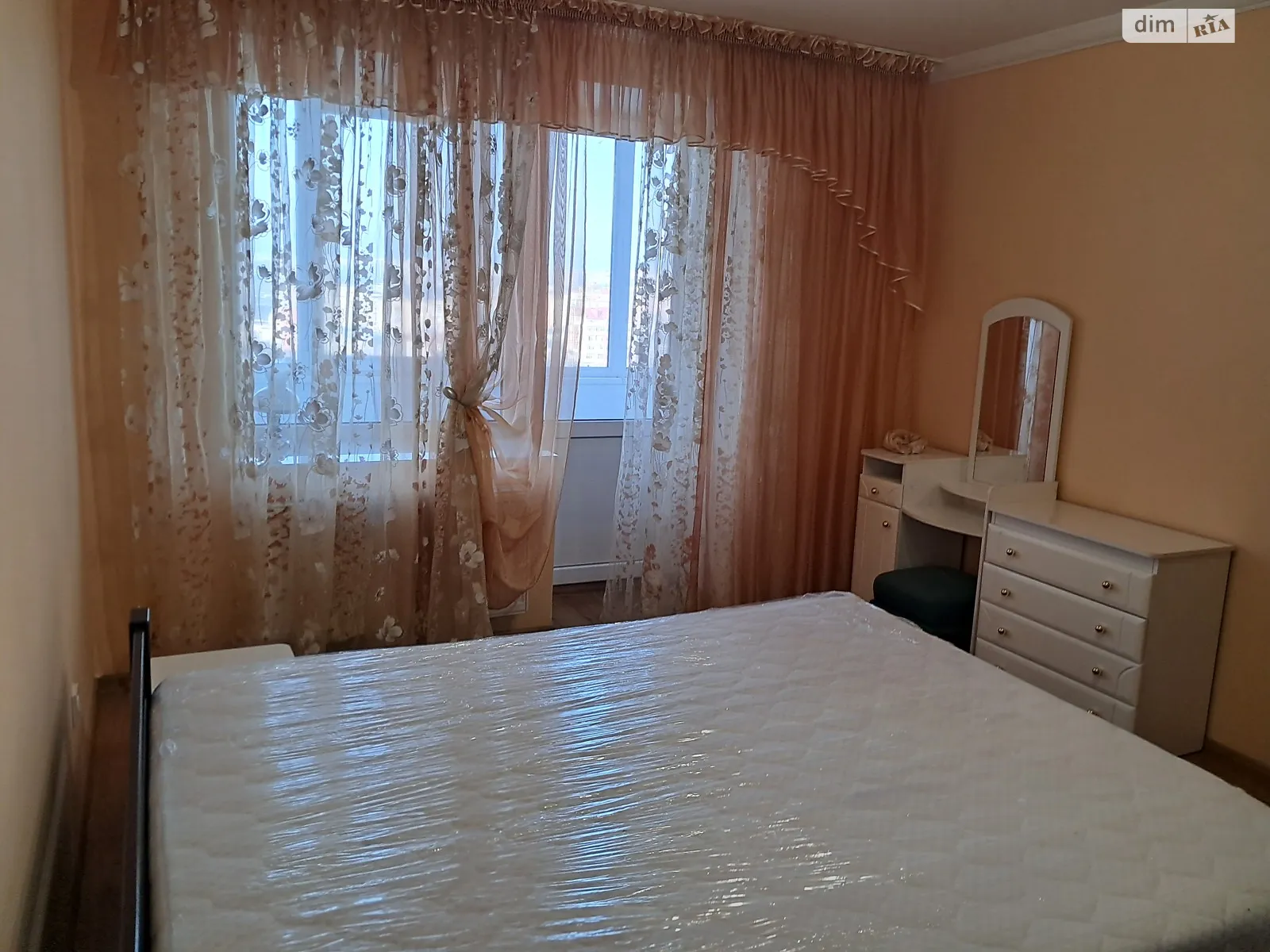 2-кімнатна квартира 73 кв. м у Тернополі, цена: 270 $