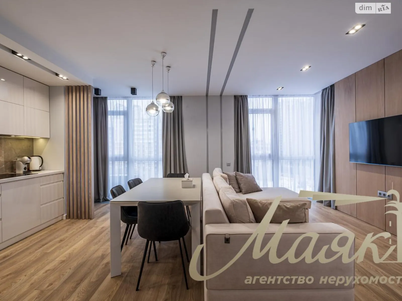 Продается 2-комнатная квартира 82 кв. м в Киеве, ул. Предславинская, 53