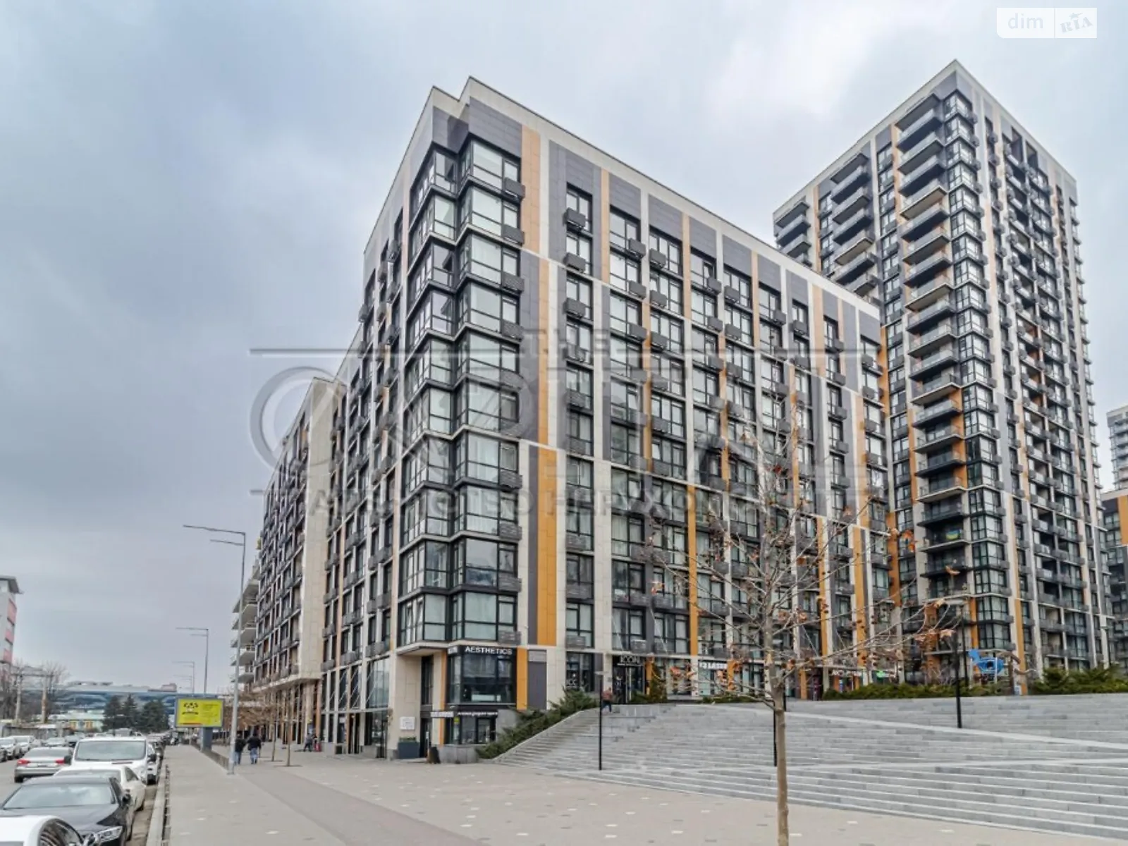 Продается 3-комнатная квартира 106 кв. м в Киеве, ул. Маккейна Джона, 1 - фото 1