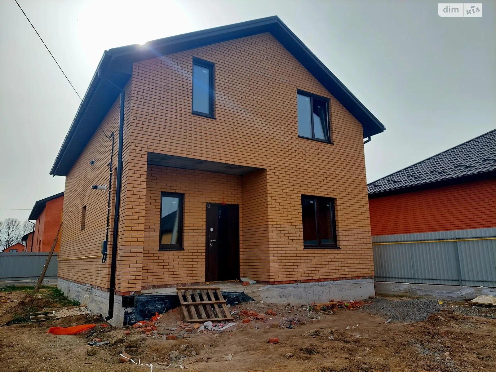 Продается дом на 2 этажа 120 кв. м с беседкой, цена: 90000 $ - фото 1
