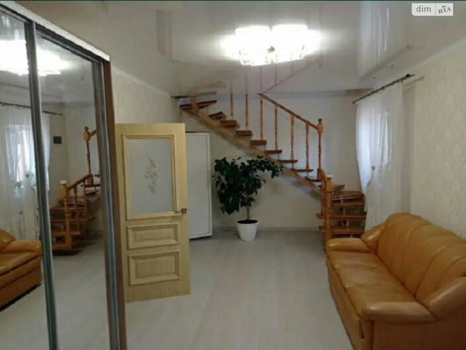 Продается дом на 2 этажа 120 кв. м с бассейном, цена: 70000 $ - фото 1