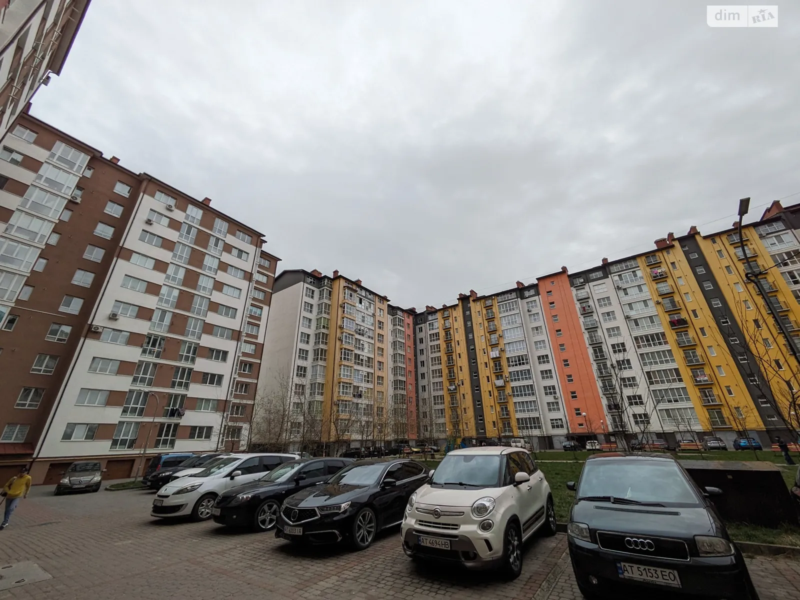 Продается 3-комнатная квартира 90.3 кв. м в Ивано-Франковске, ул. Стуса Василия