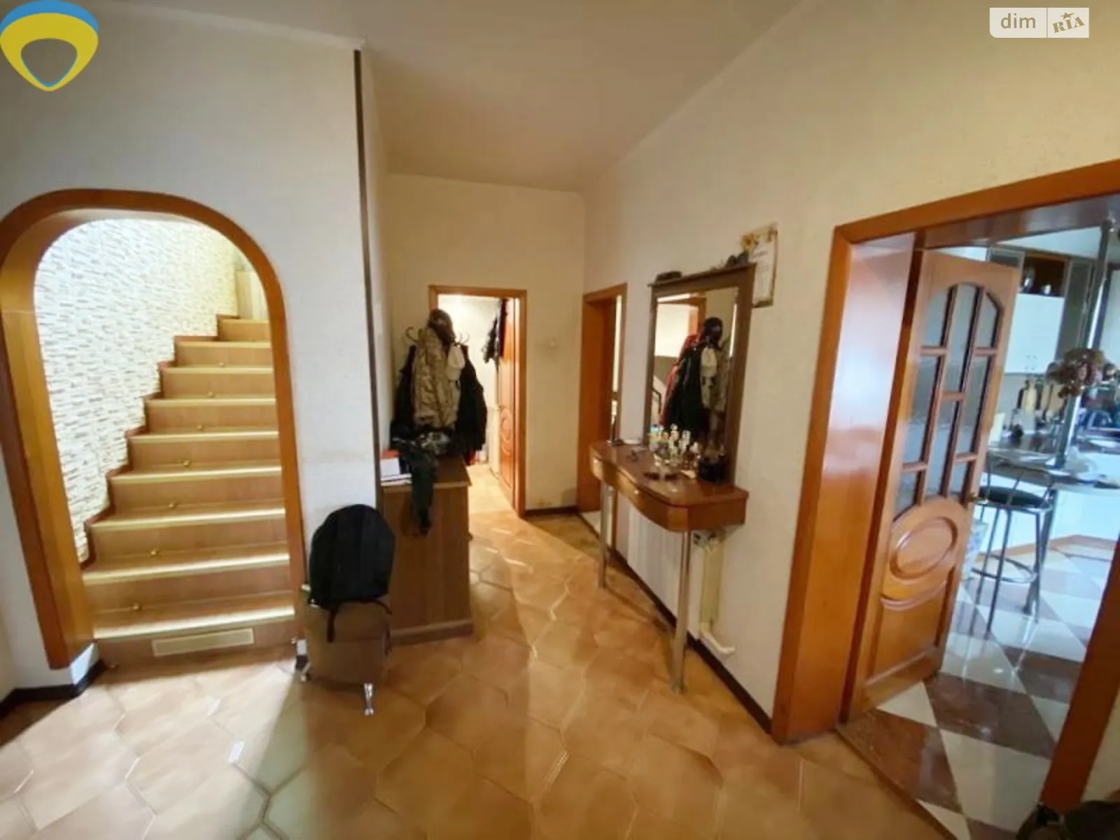 Продается дом на 2 этажа 220 кв. м с мансардой, цена: 125000 $