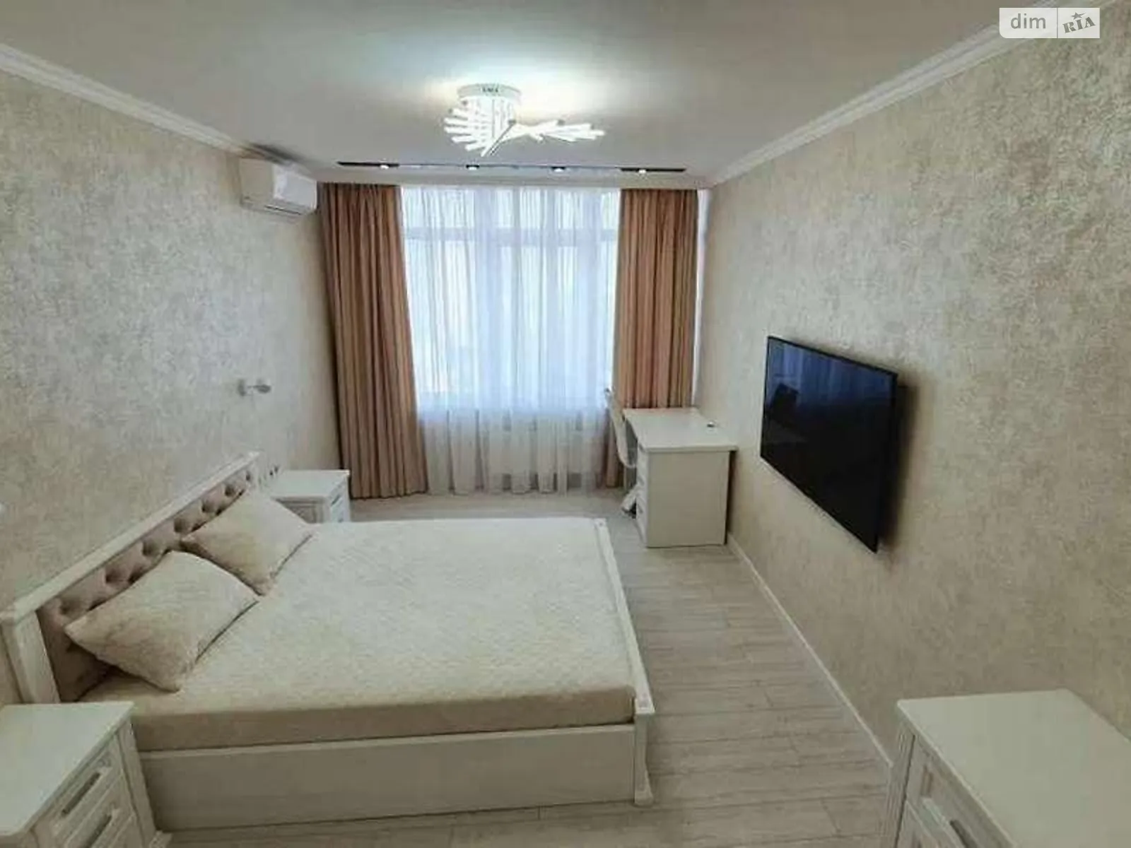 Продается 2-комнатная квартира 44 кв. м в Одессе, ул. Бассейная, 6А - фото 1