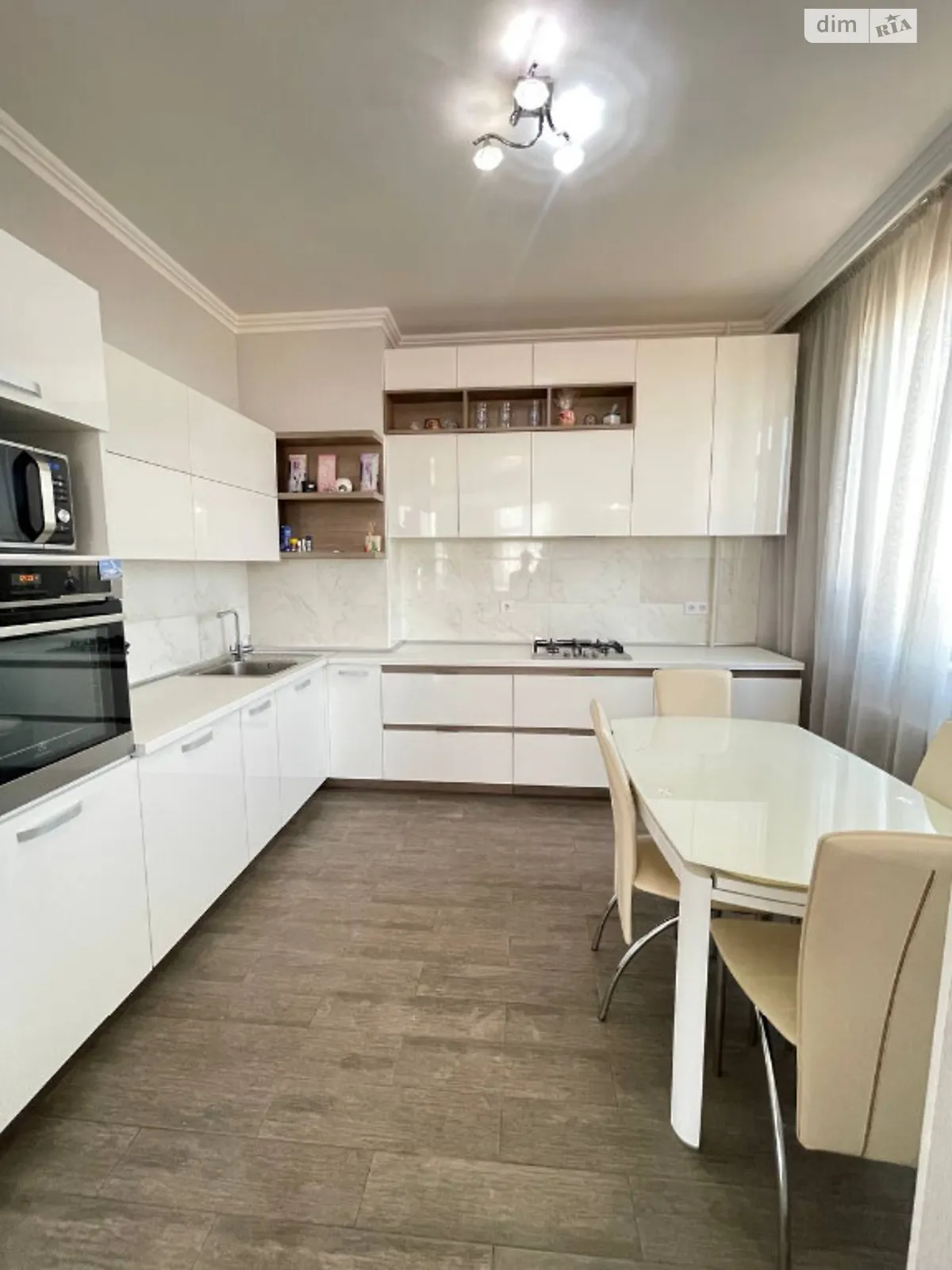 Продається 2-кімнатна квартира 73.2 кв. м у Одесі, вул. Олексія Вадатурського(Маршала Малиновського), 18Б - фото 1
