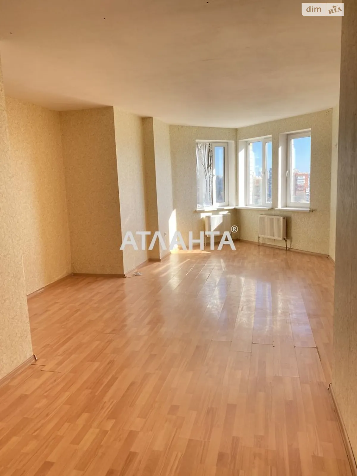 Продается 1-комнатная квартира 52 кв. м в Ильичовке, цена: 28000 $